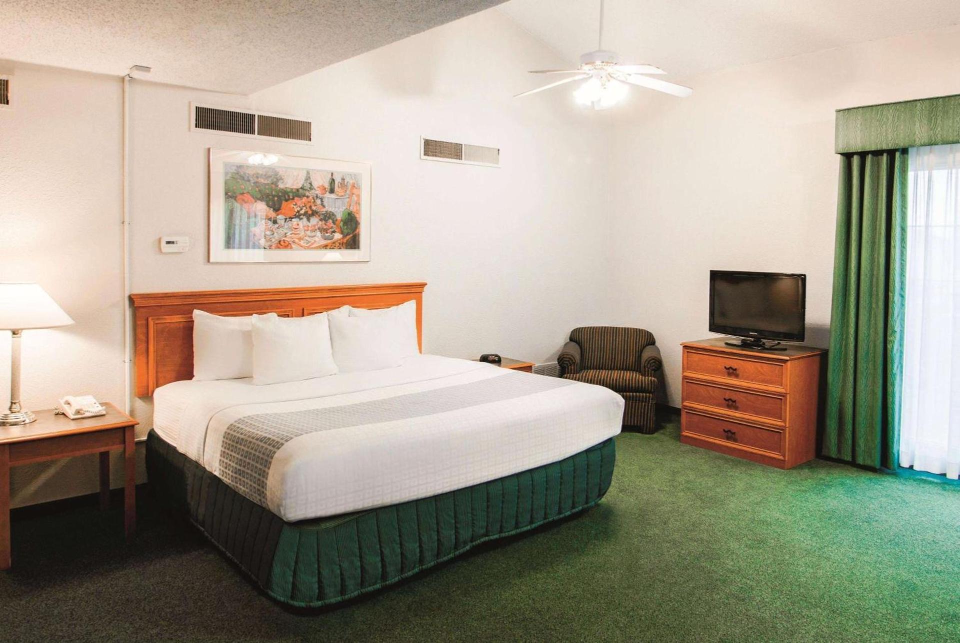 Baymont by Wyndham Indianapolis Airport Lynhurst photo 38