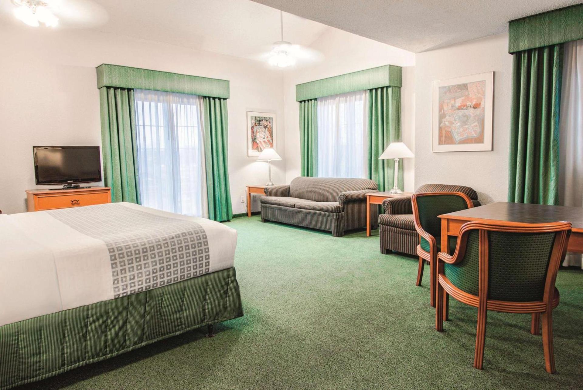 Baymont by Wyndham Indianapolis Airport Lynhurst photo 43