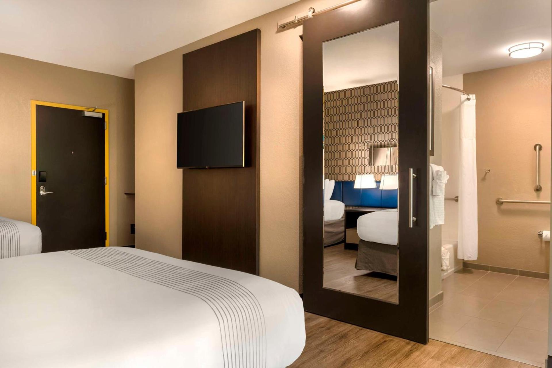 GLo Hotel Asheville-Blue Ridge Parkway photo 17