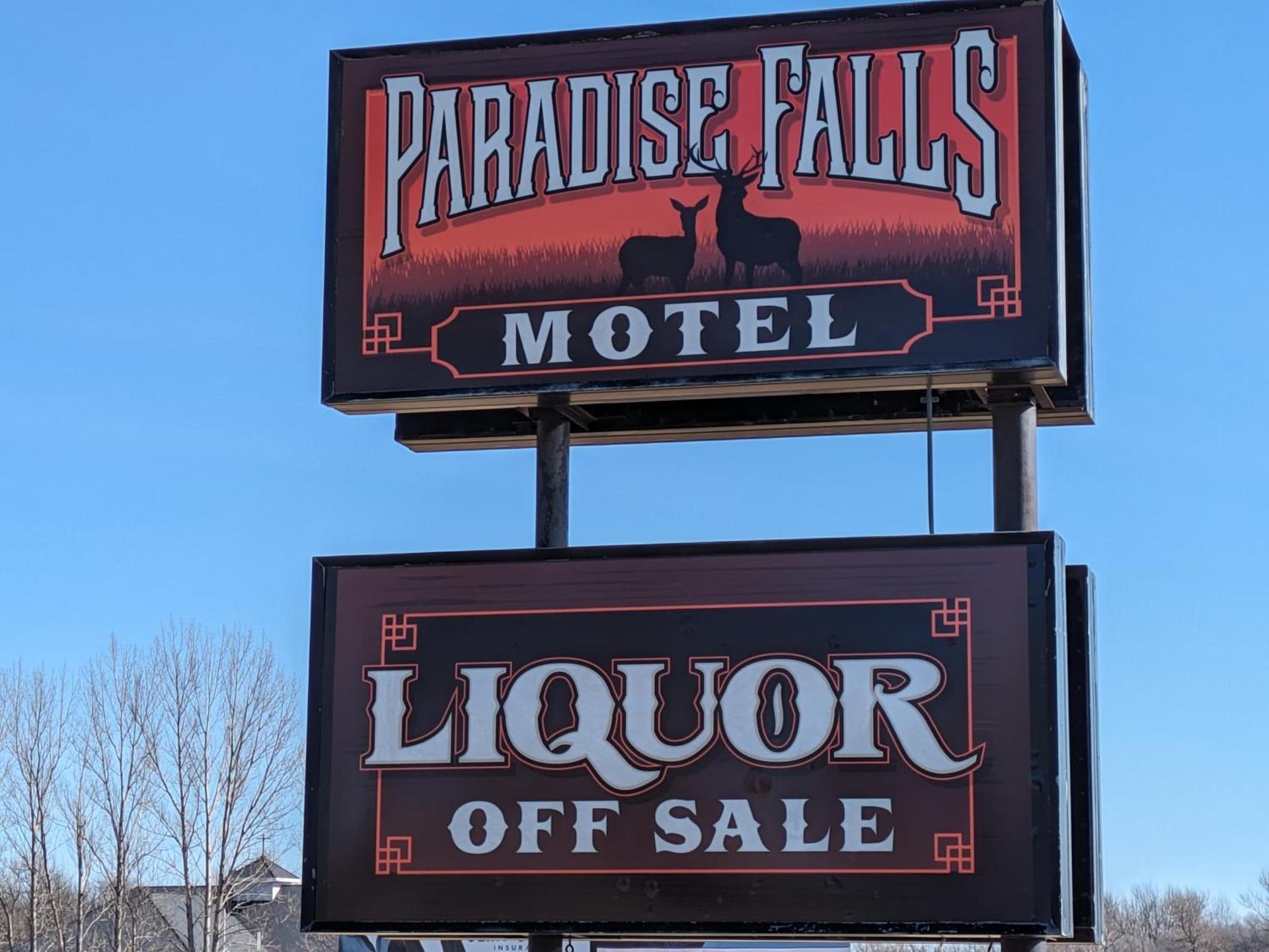 Paradise Falls Motel photo 2