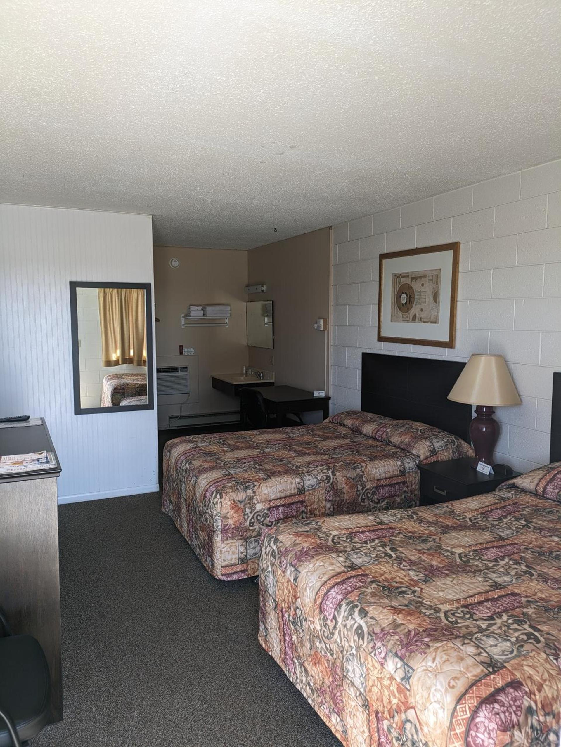 Paradise Falls Motel photo 1