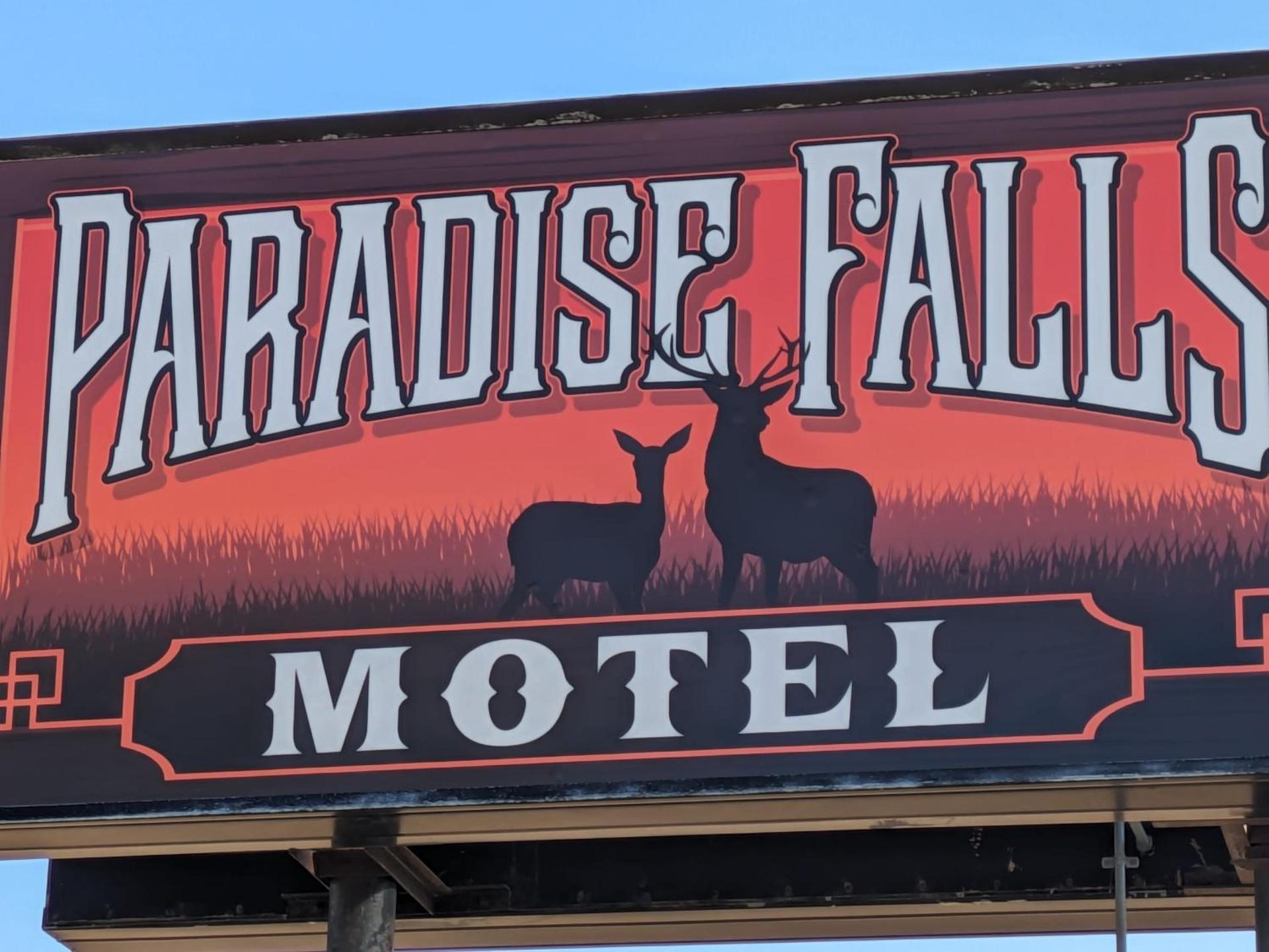 Paradise Falls Motel photo 5
