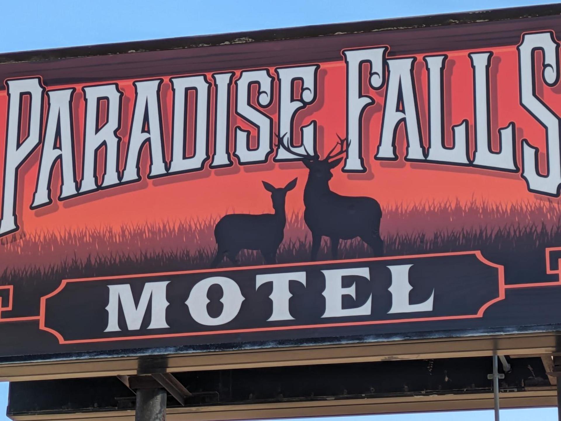 Paradise Falls Motel photo 4
