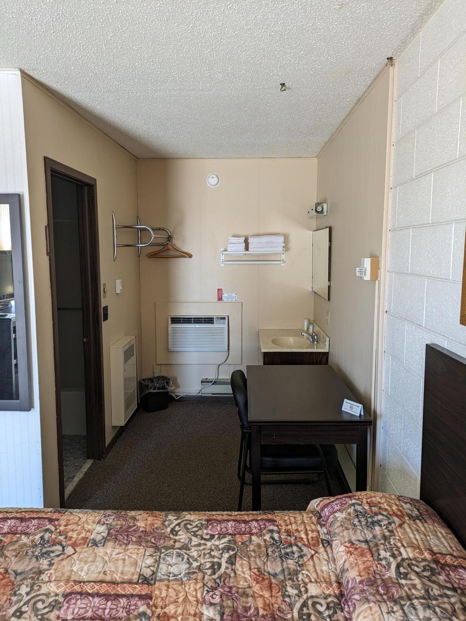 Paradise Falls Motel photo 3