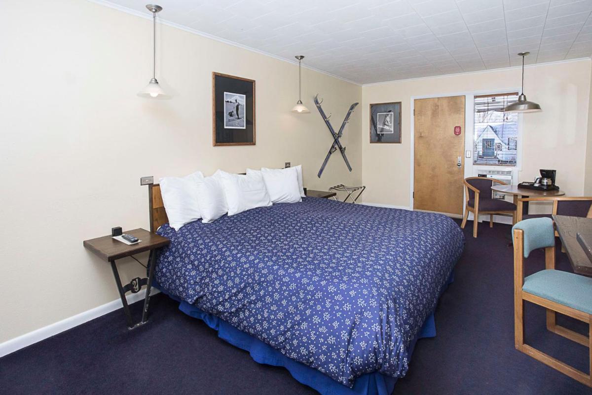 Yodeler Motel photo 15