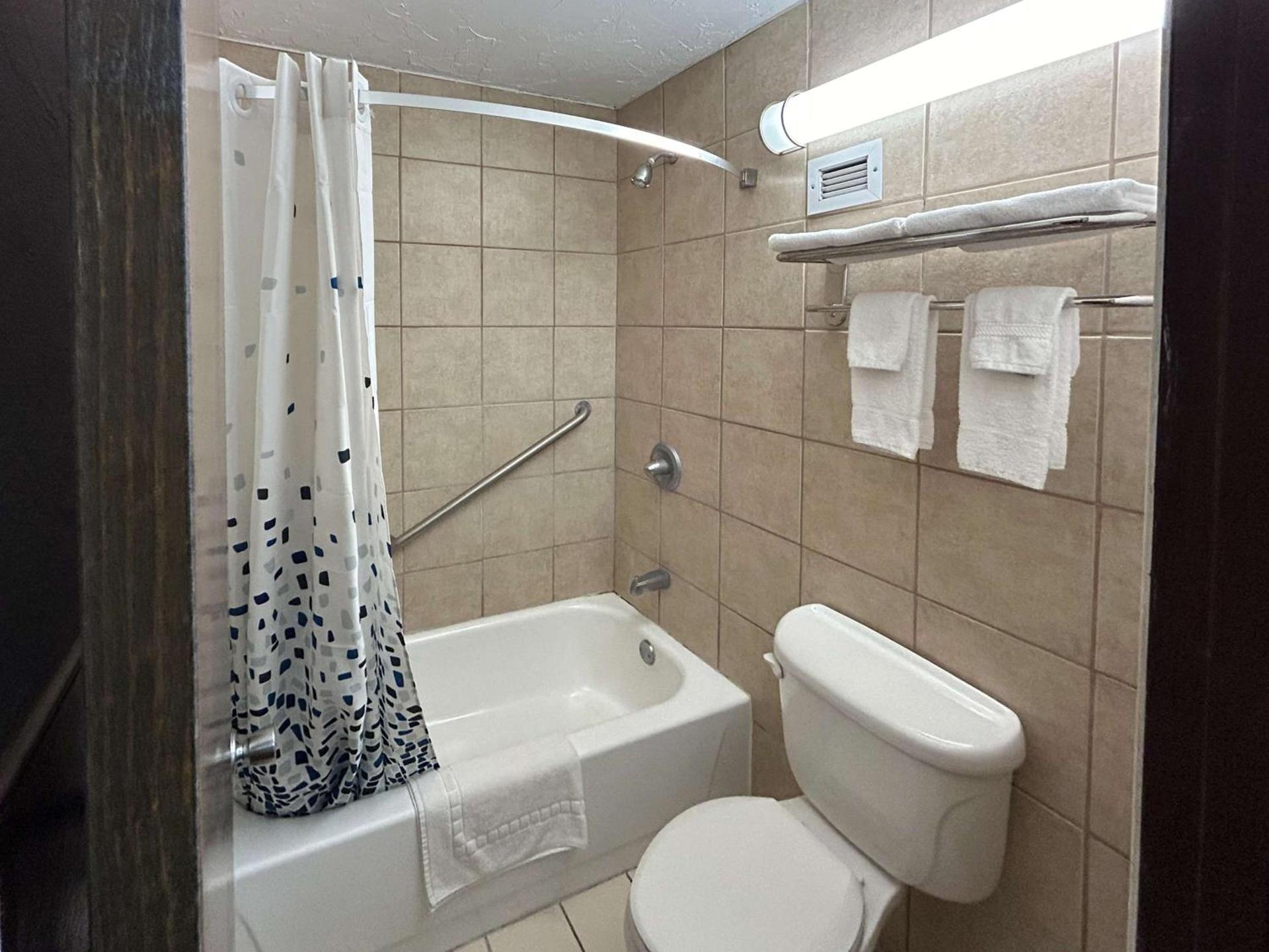 Motel 6 Ada OK photo 5