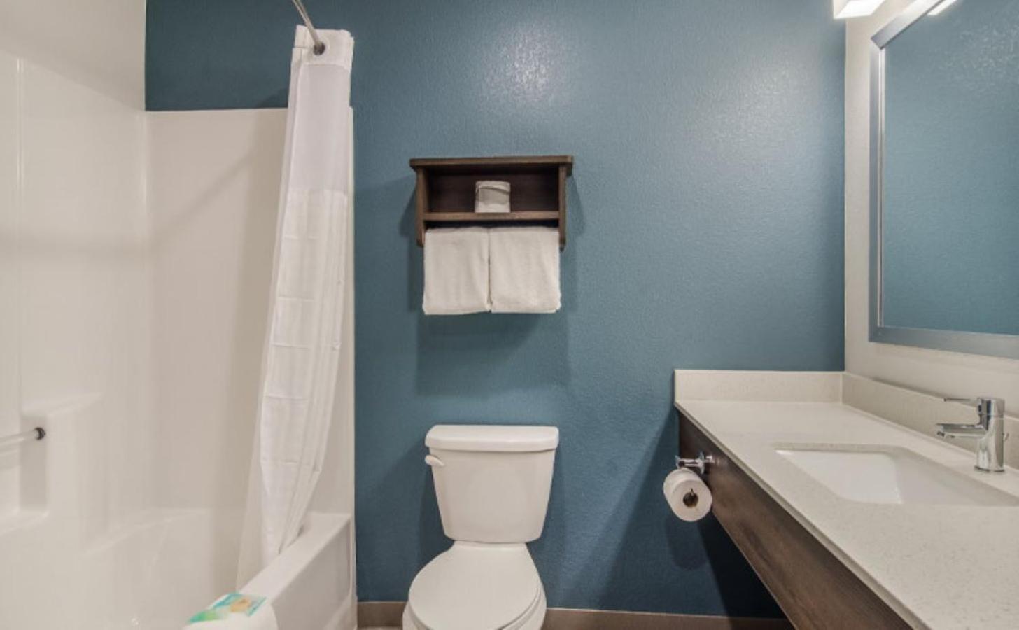 WoodSpring Suites Denver Commerce City photo 5