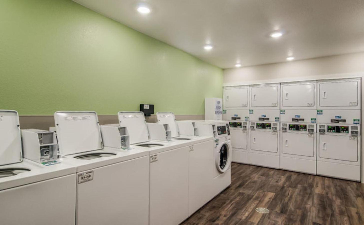 WoodSpring Suites Denver Commerce City photo 8