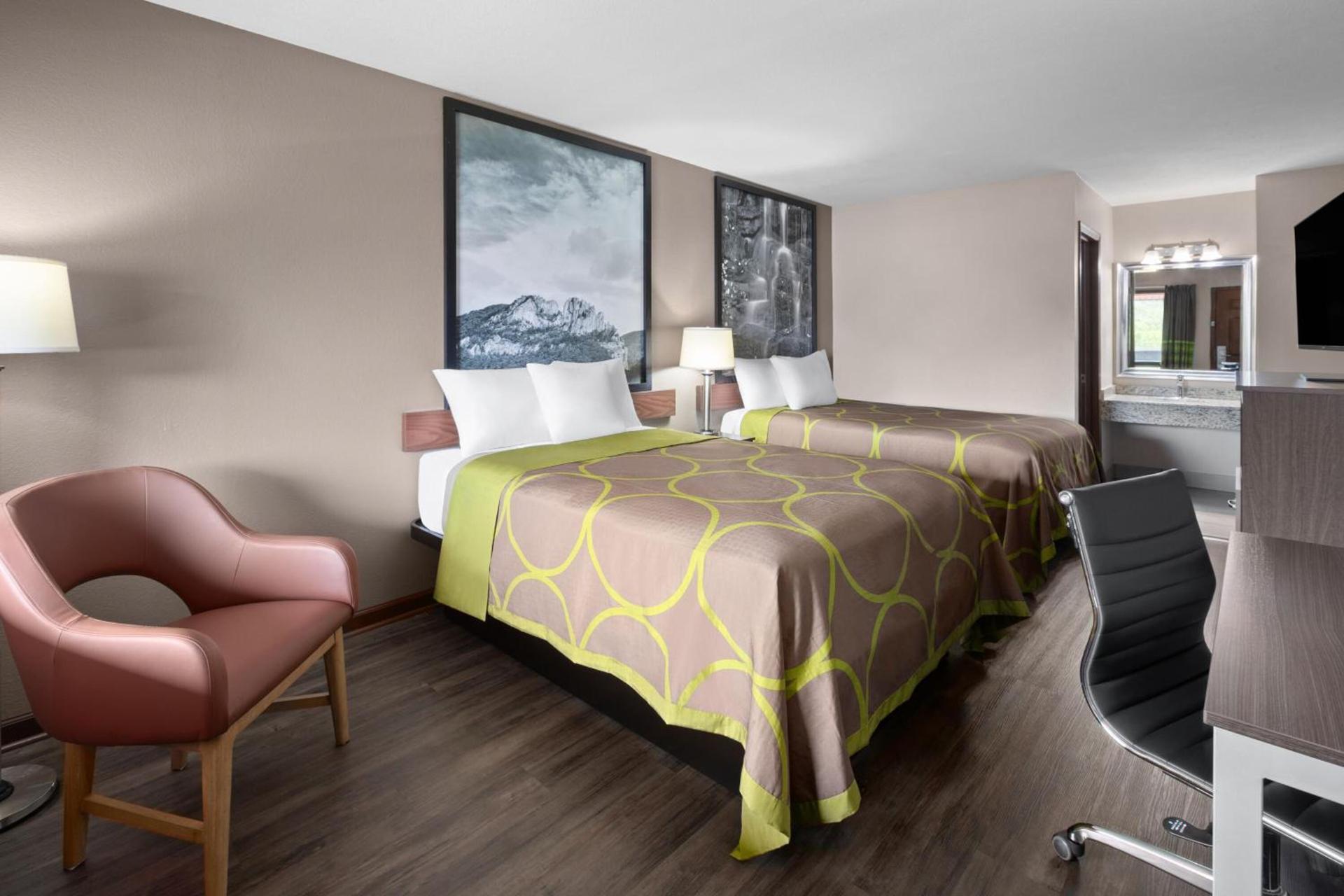 Super 8 by Wyndham Bridgeport/Clarksburg Area photo 39