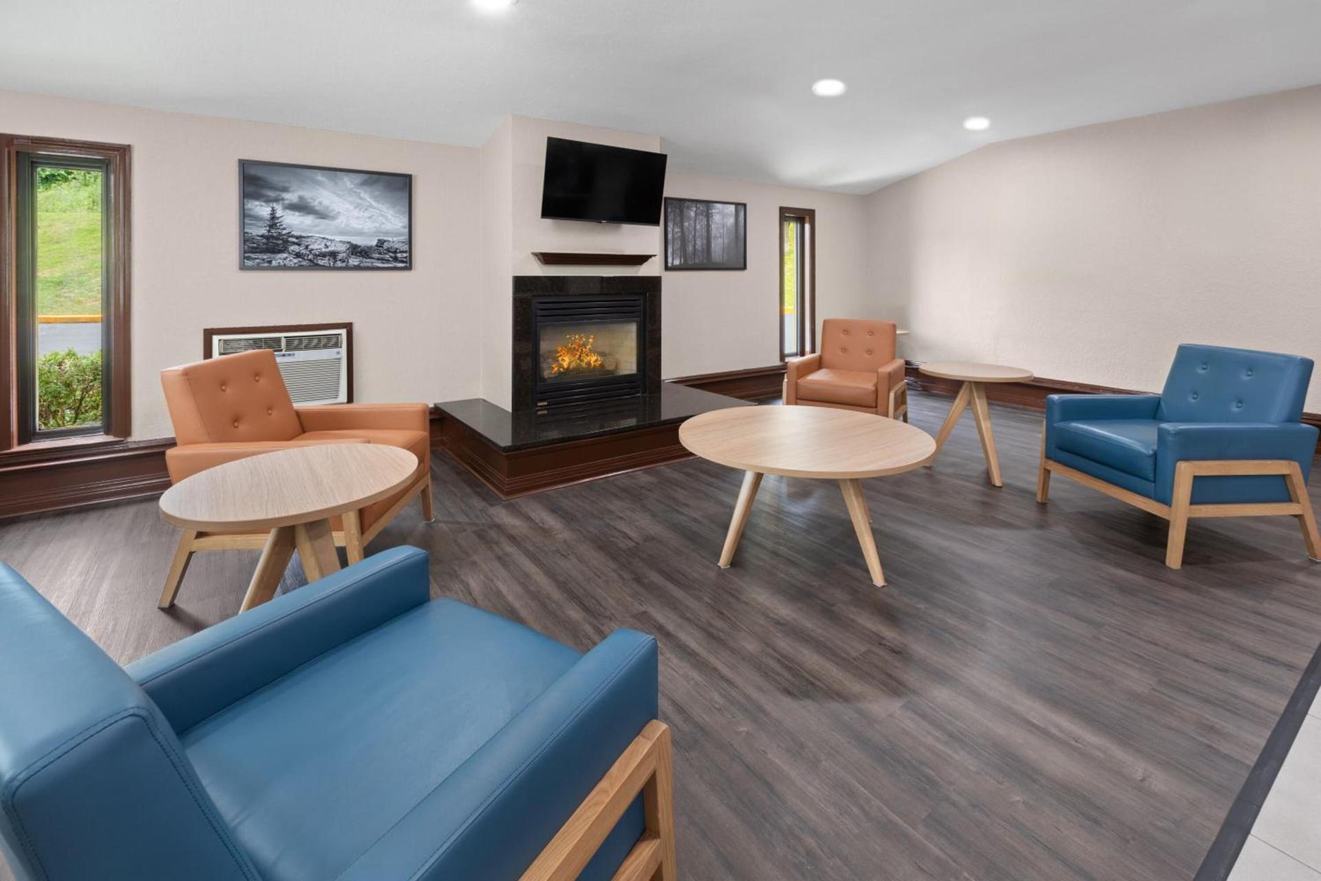 Super 8 by Wyndham Bridgeport/Clarksburg Area photo 51
