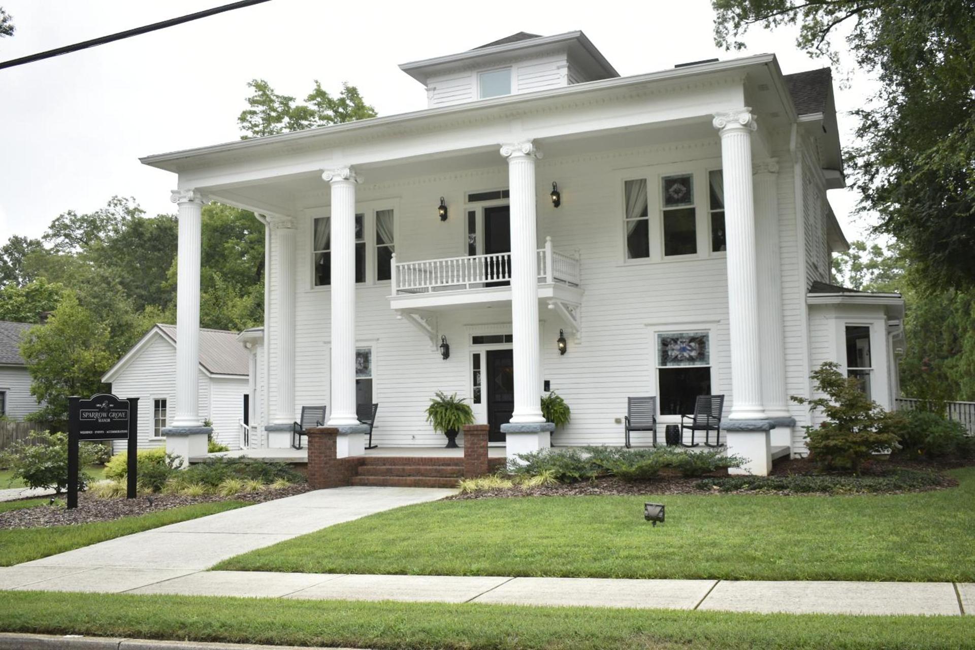 Sparrow Grove Manor photo 2