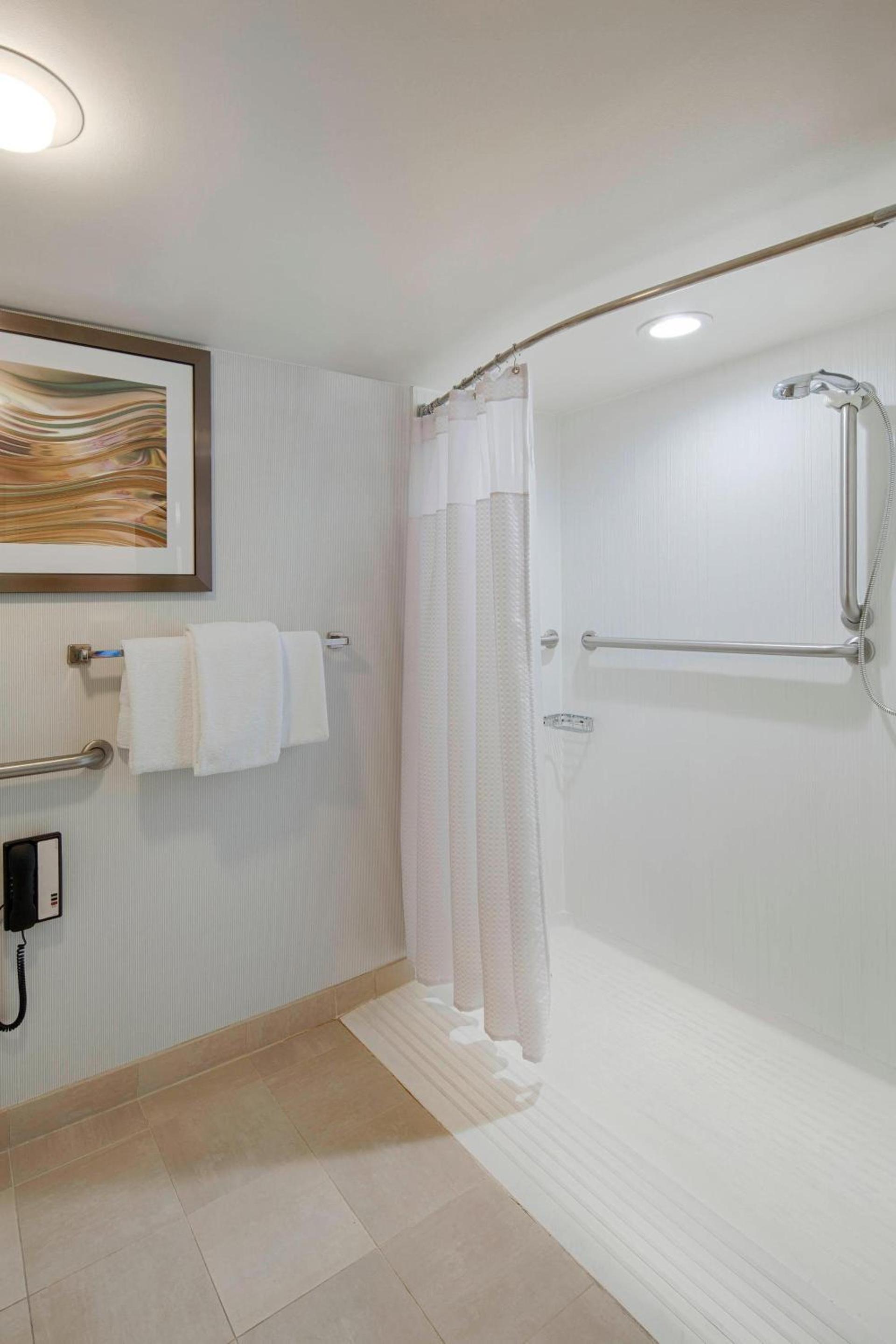 Courtyard by Marriott Columbus West/Hilliard photo 10