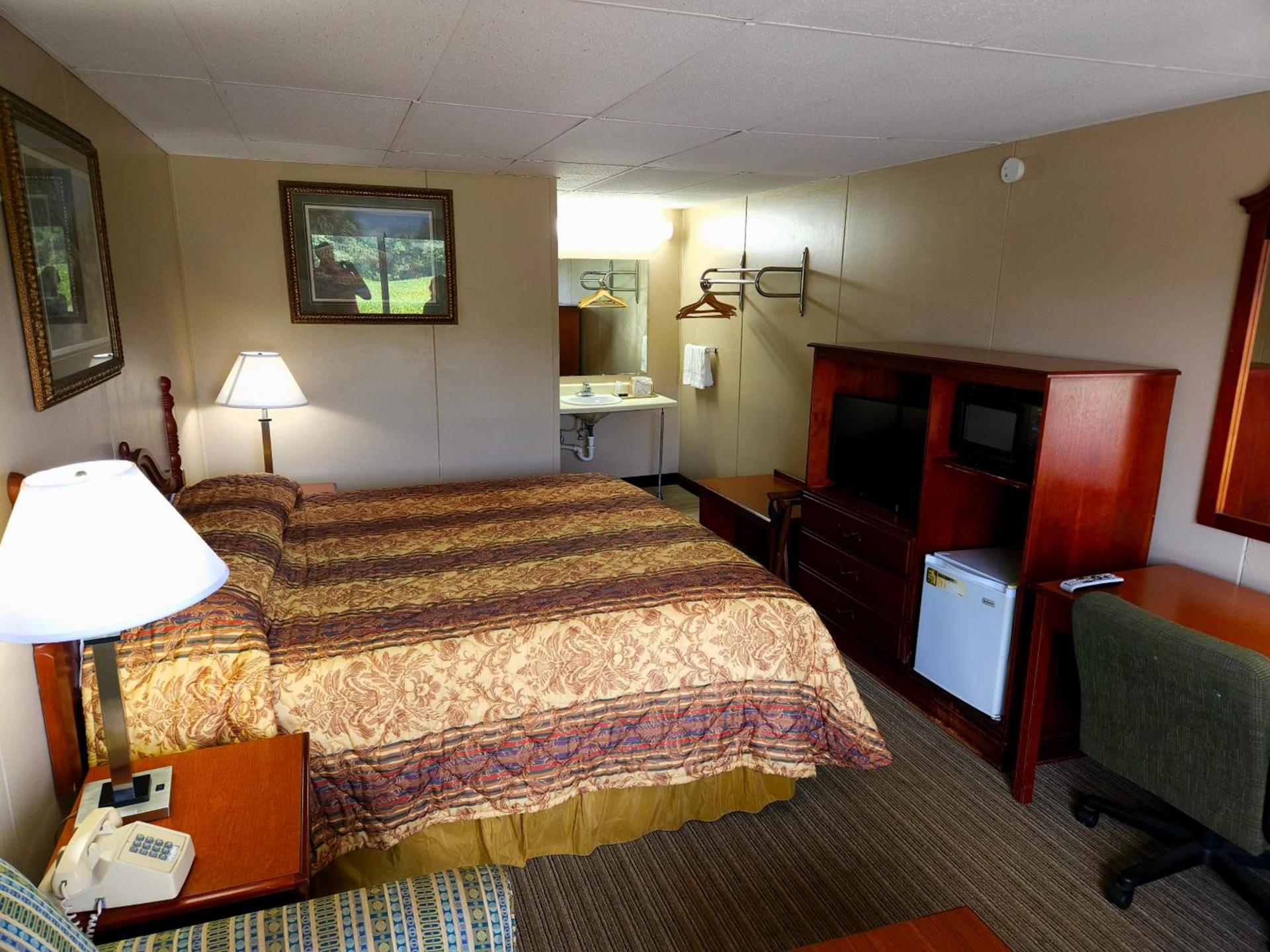 Economy Inn photo 4