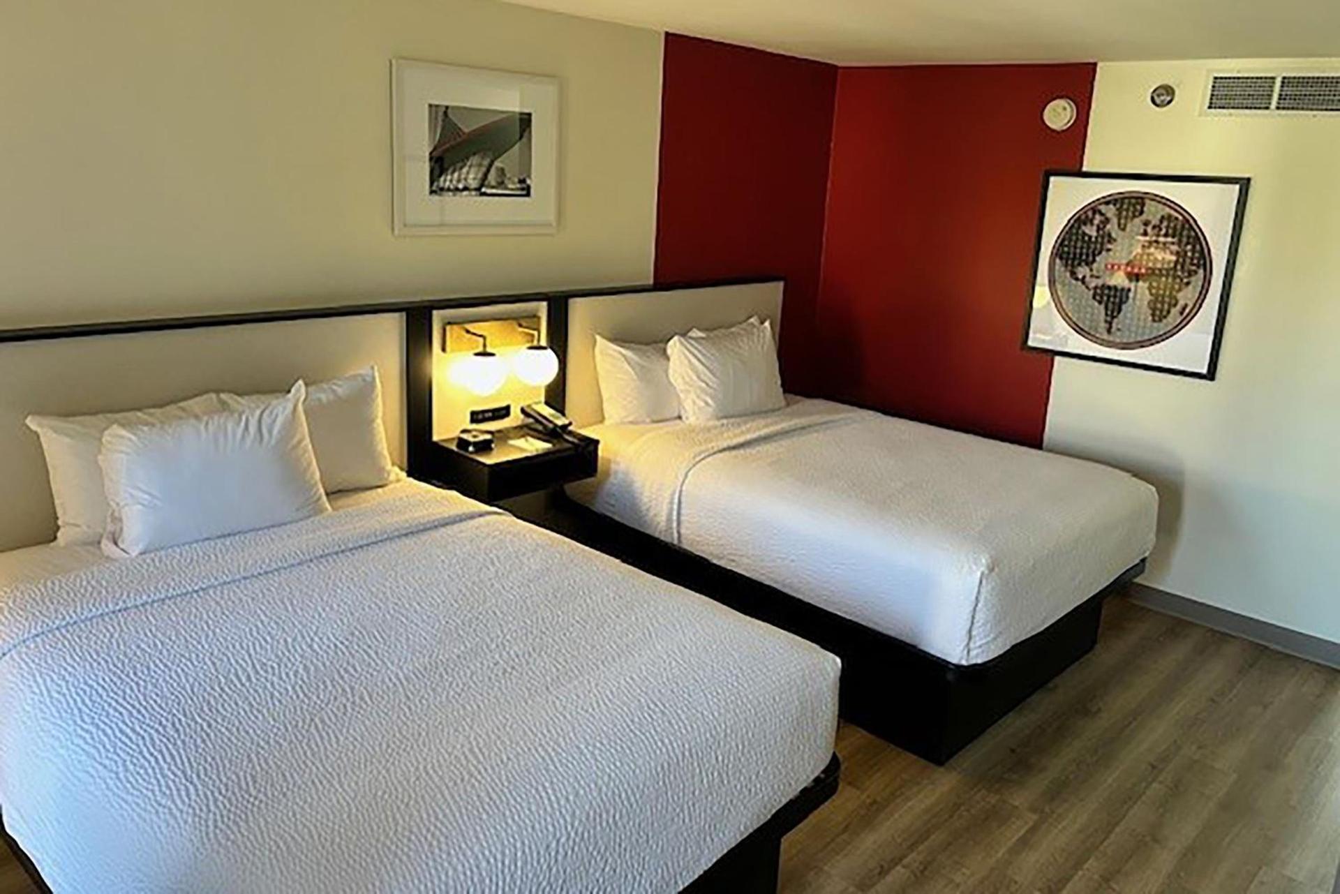 Ramada by Wyndham Milwaukee photo 14