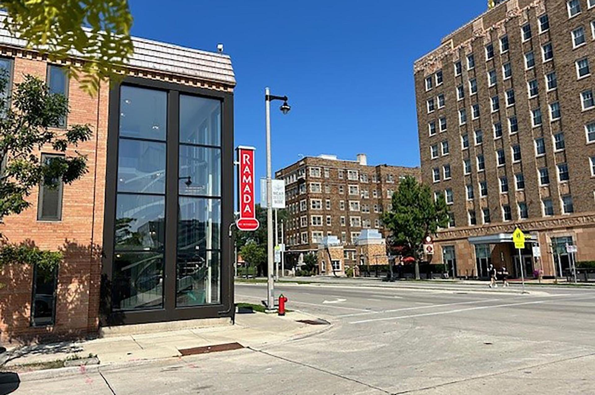 Ramada by Wyndham Milwaukee photo 17