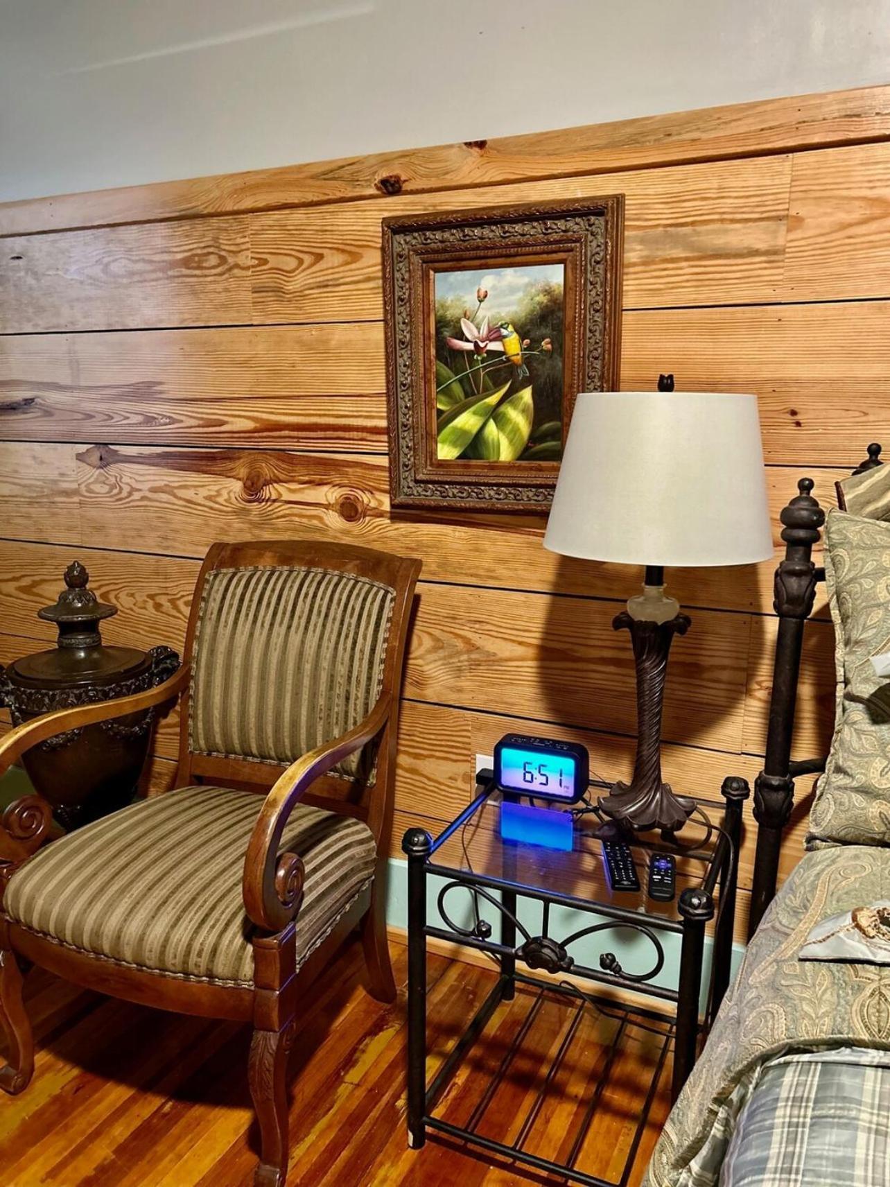 Chipley's Squareview Inn photo 54