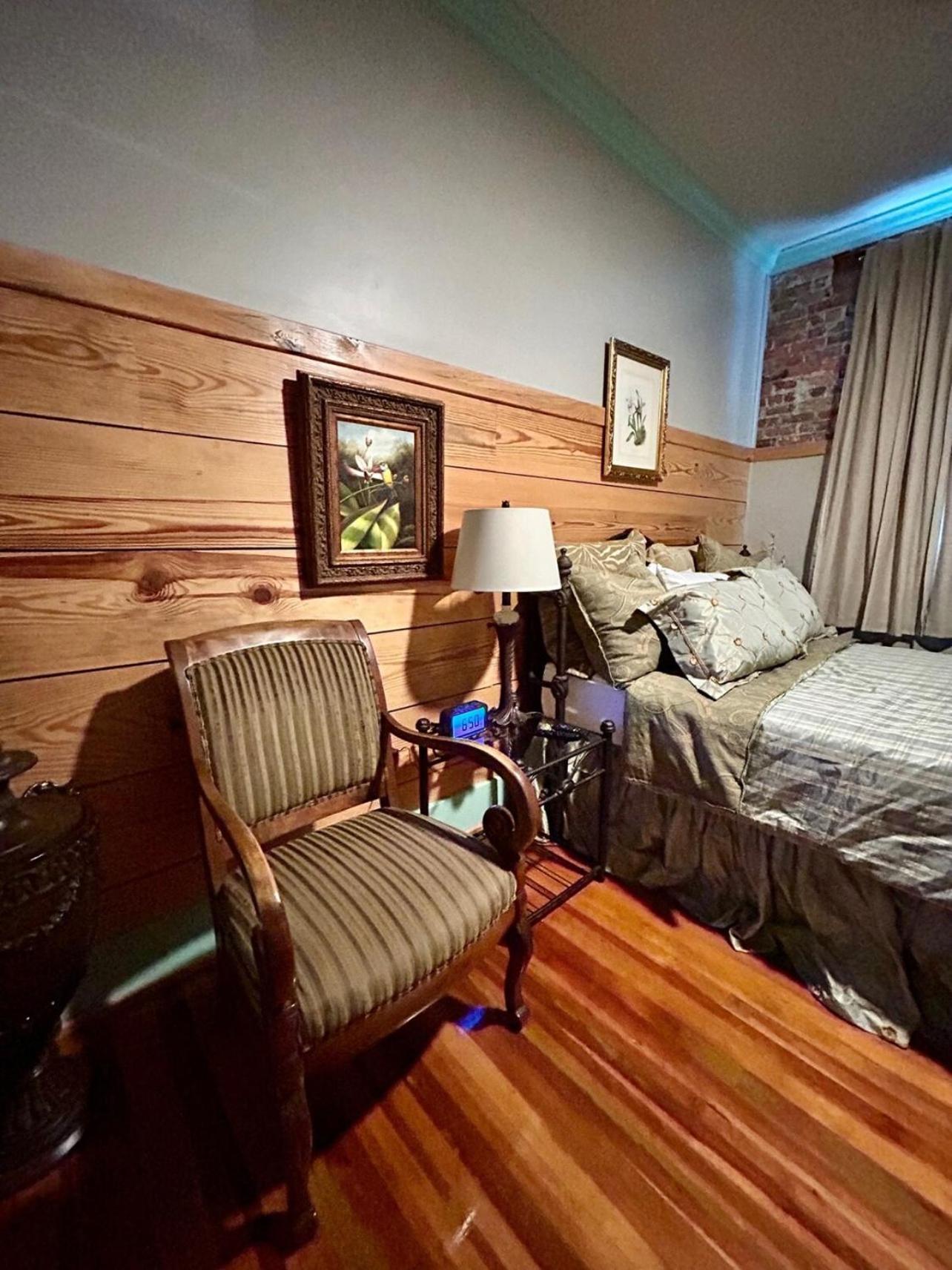 Chipley's Squareview Inn photo 58