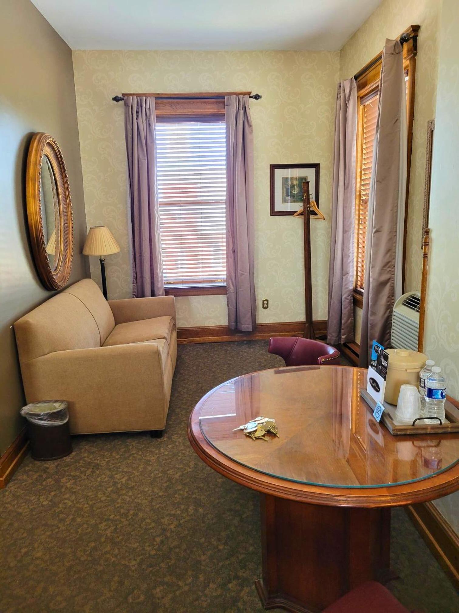 Altland House Inn & Suites photo 26