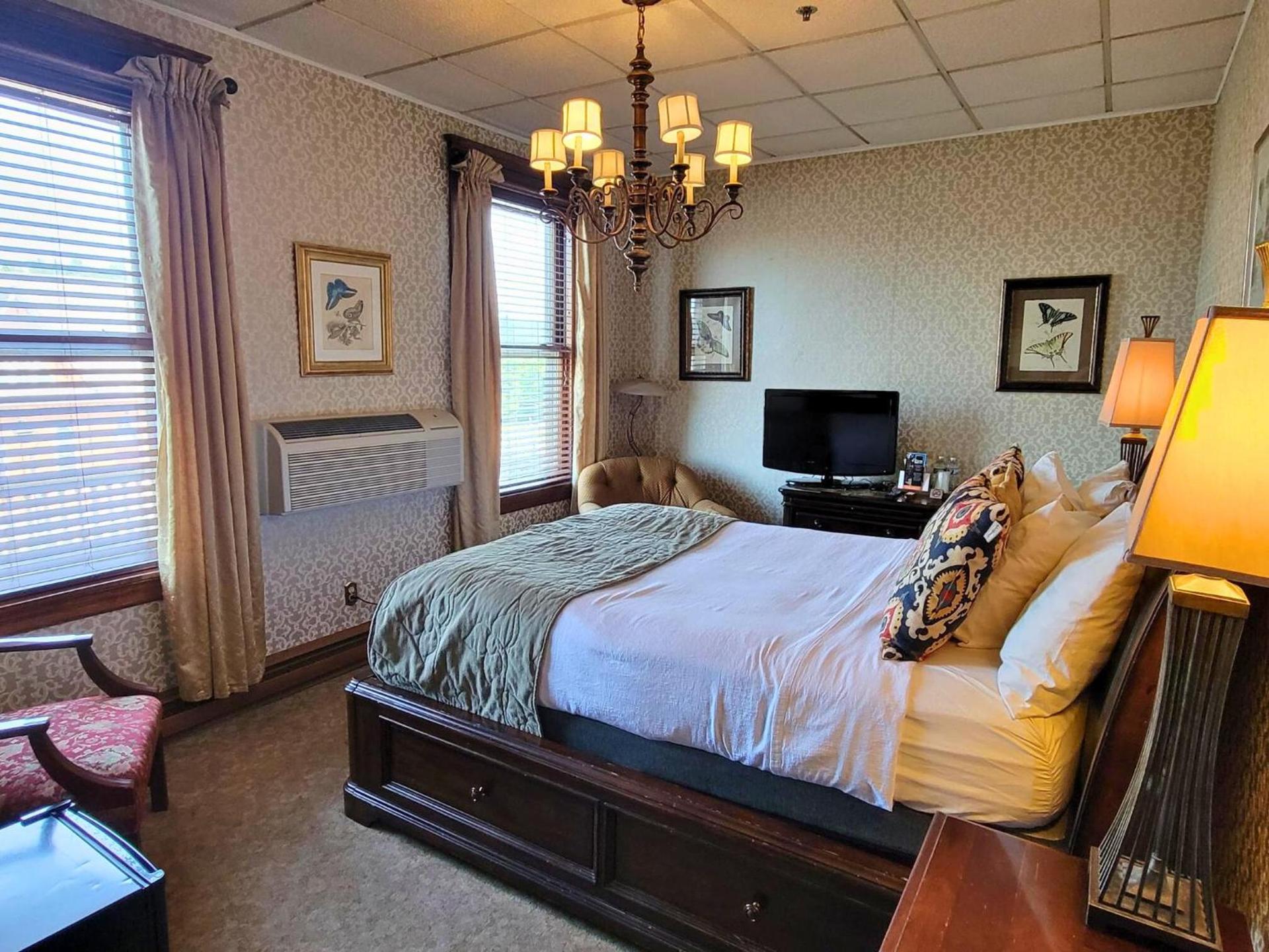 Altland House Inn & Suites photo 35