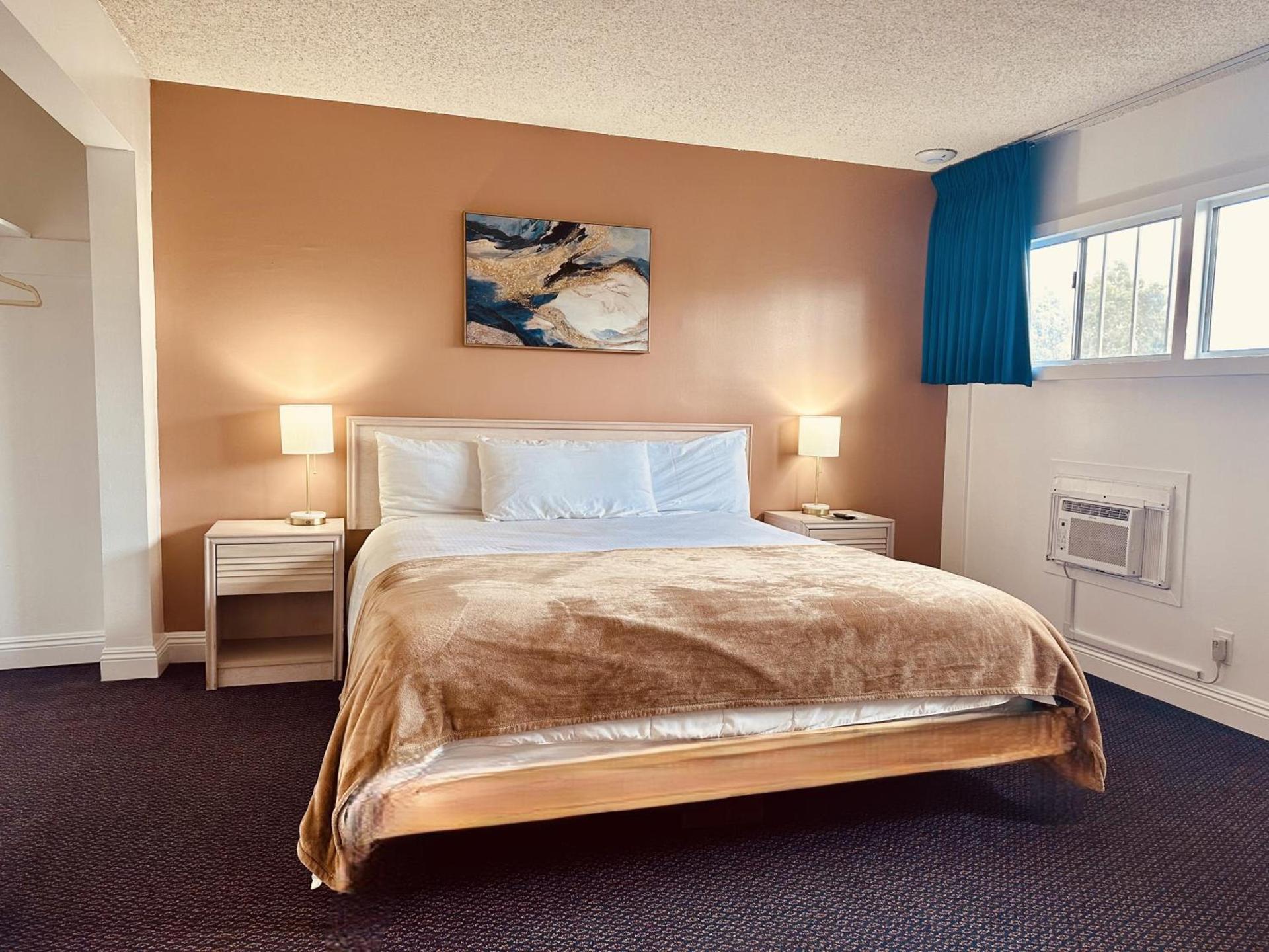 Foghorn Harbor Inn photo 7