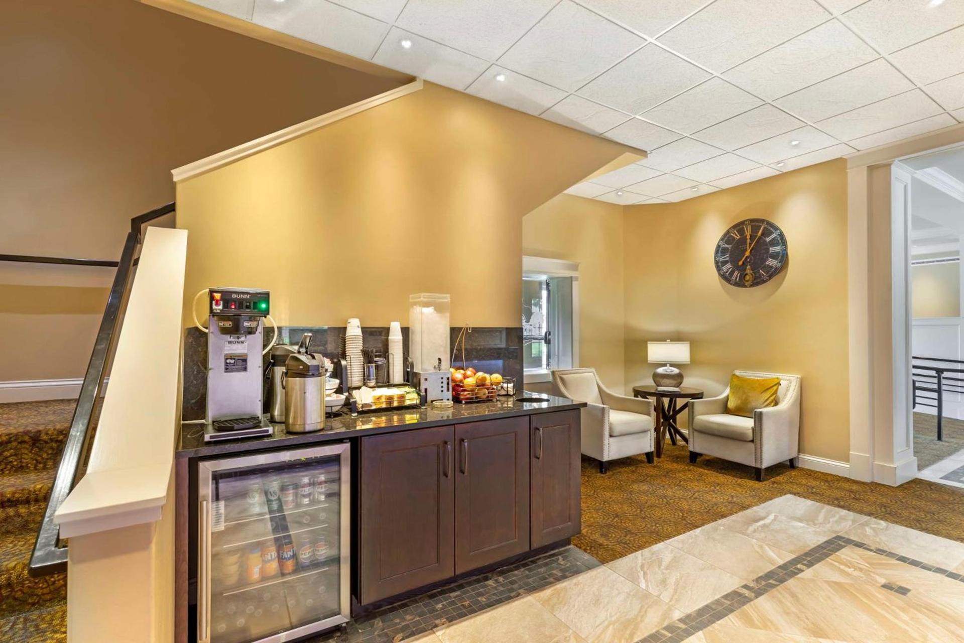 Best Western Plus Longbranch Hotel & Convention Center photo 2