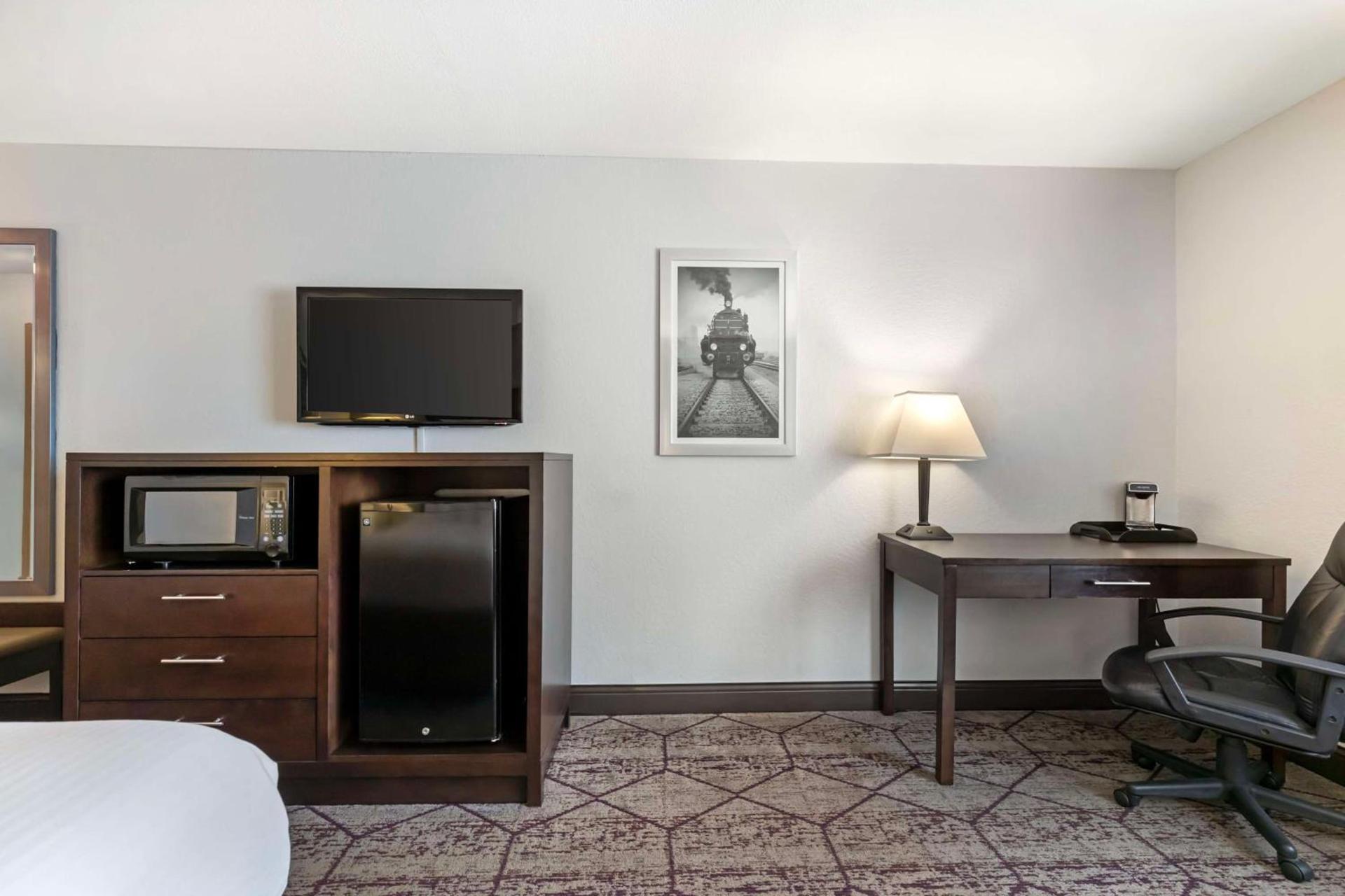 Best Western Plus Longbranch Hotel & Convention Center photo 21