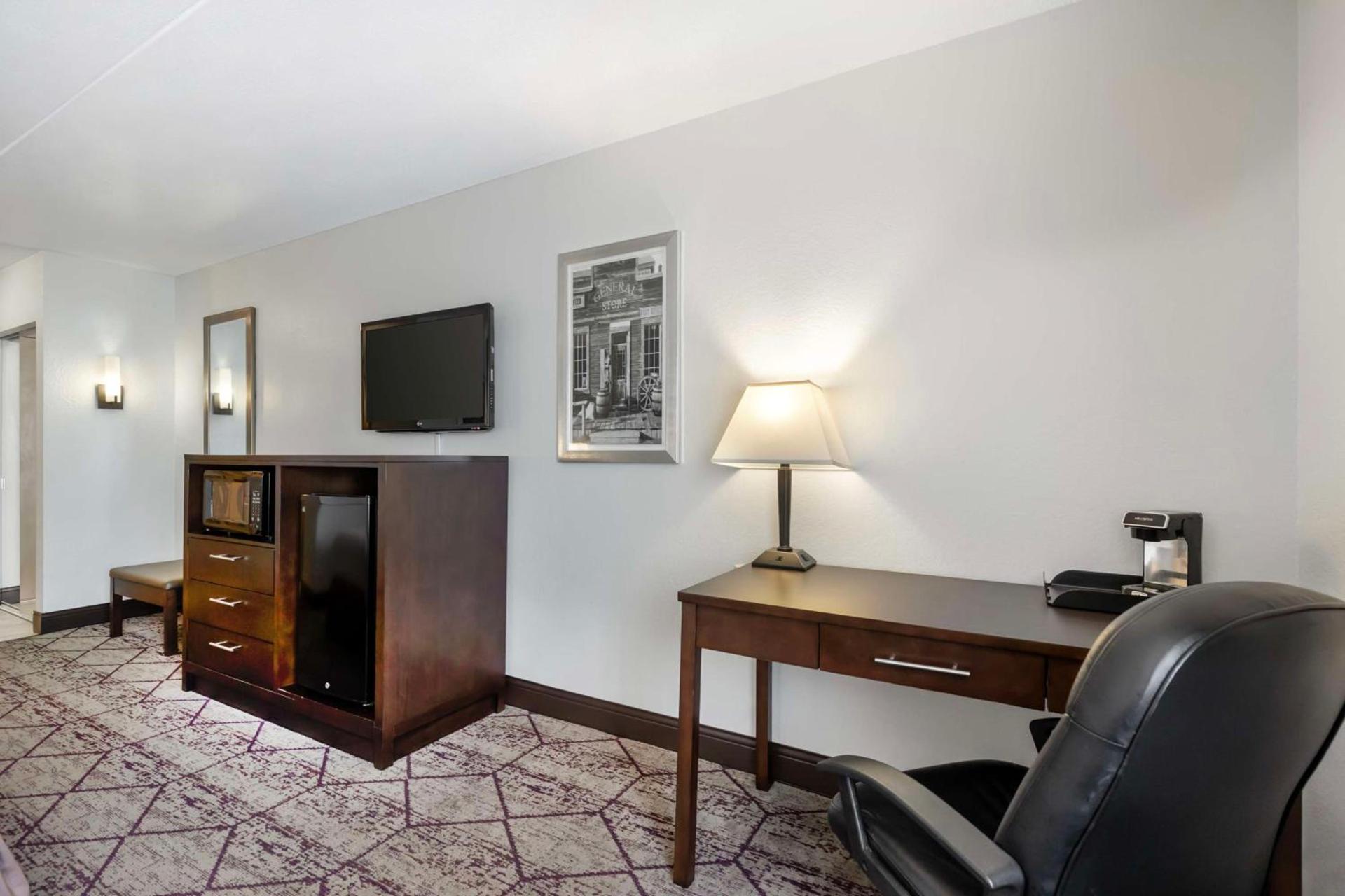 Best Western Plus Longbranch Hotel & Convention Center photo 25