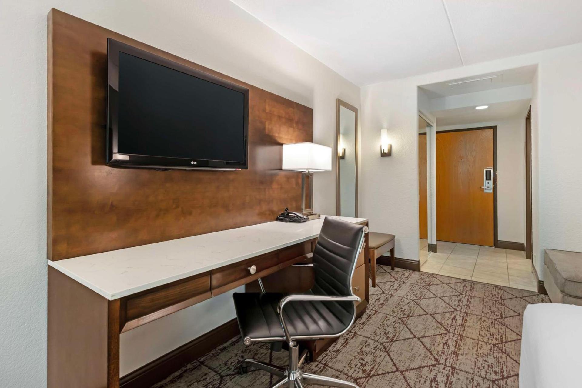 Best Western Plus Longbranch Hotel & Convention Center photo 30