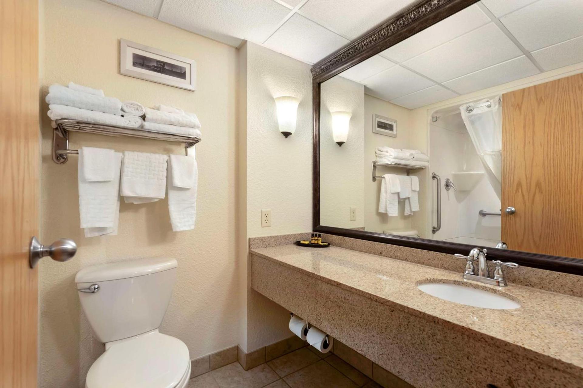 Best Western Plus Longbranch Hotel & Convention Center photo 36
