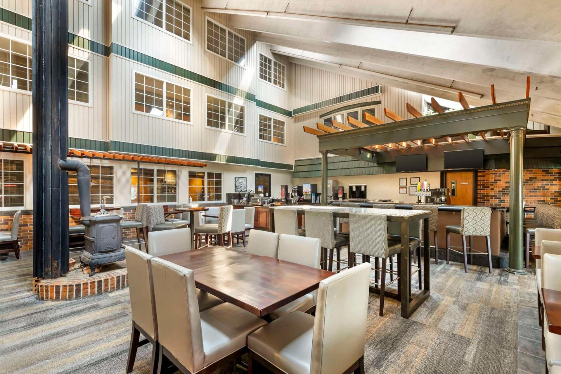 Best Western Plus Longbranch Hotel & Convention Center photo 40