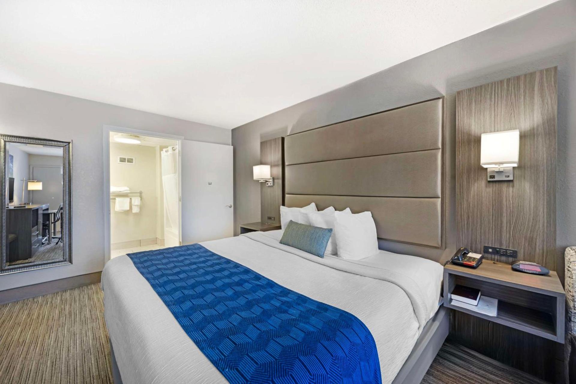 Best Western Dickson photo 12