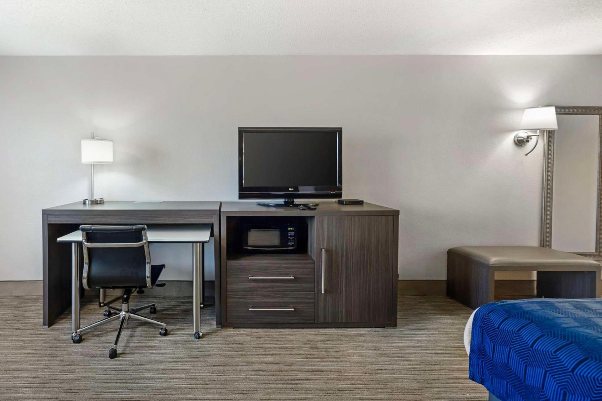 Best Western Dickson photo 17