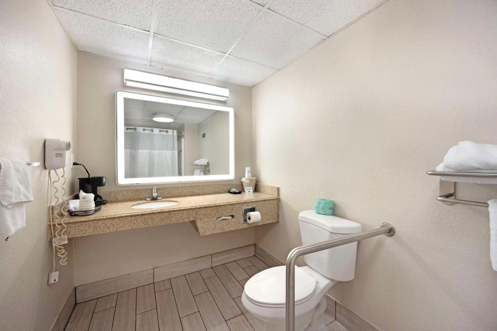 Best Western Dickson photo 20