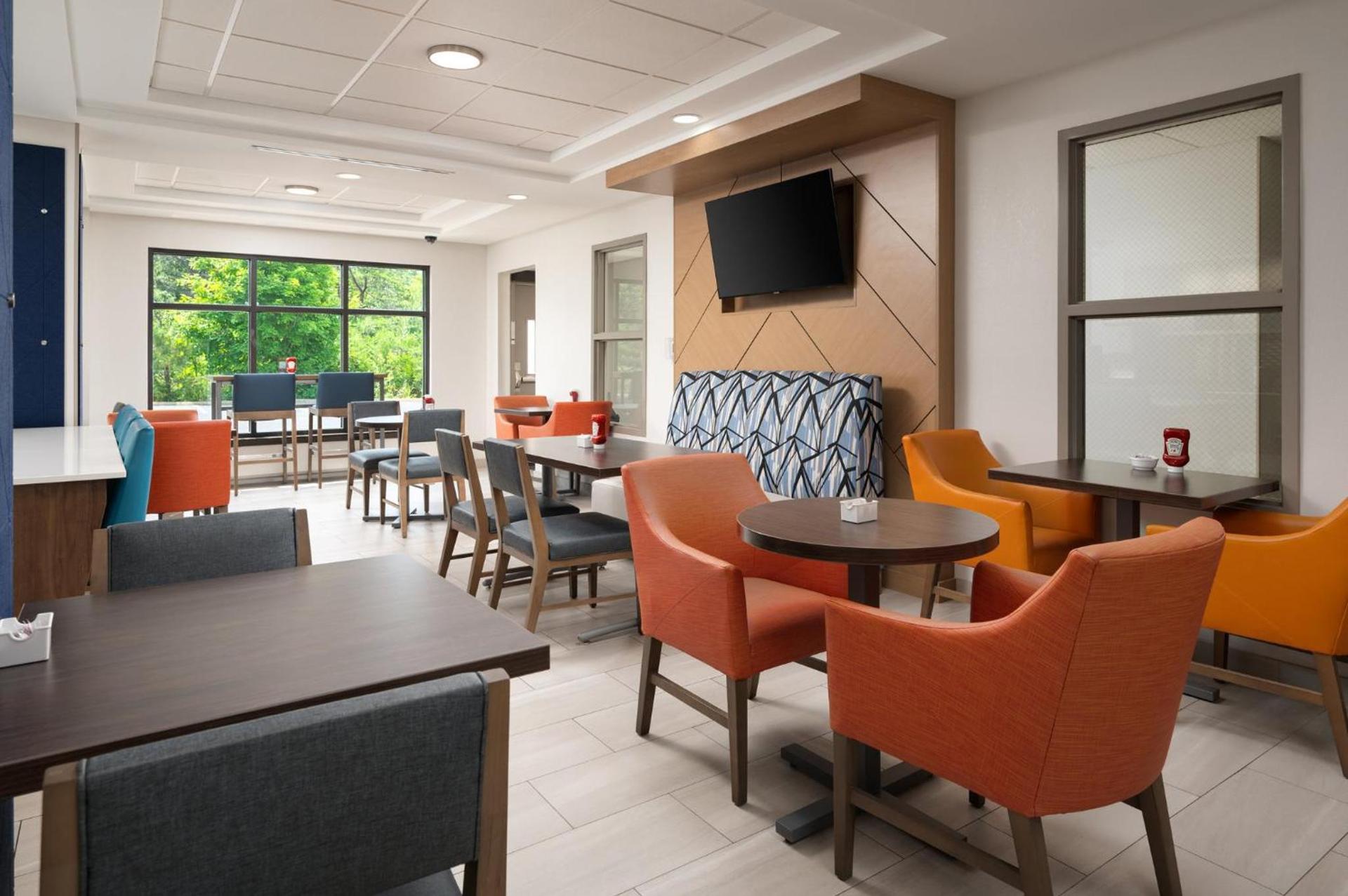 Holiday Inn Express Hotel & Suites Newport South by IHG photo 51