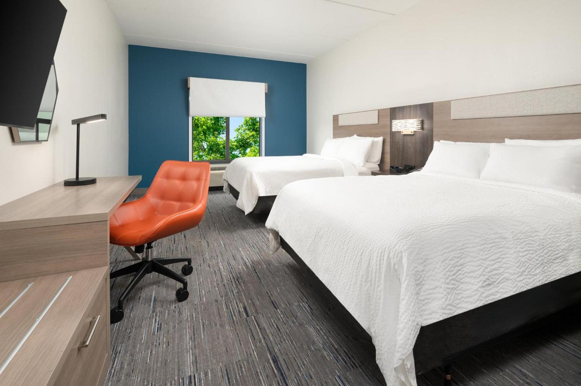Holiday Inn Express Hotel & Suites Newport South by IHG photo 57