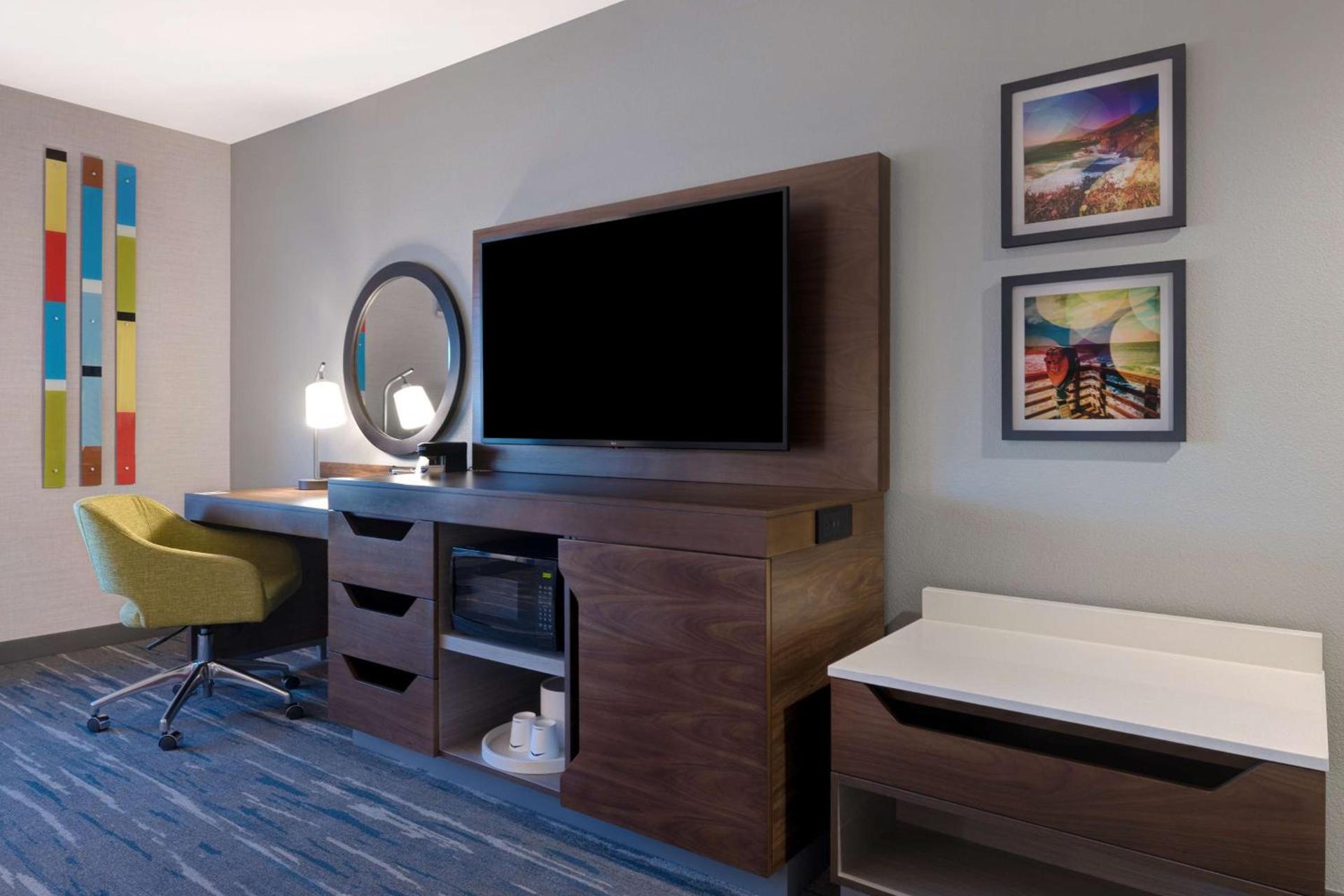 Hampton Inn & Suites Marina photo 38