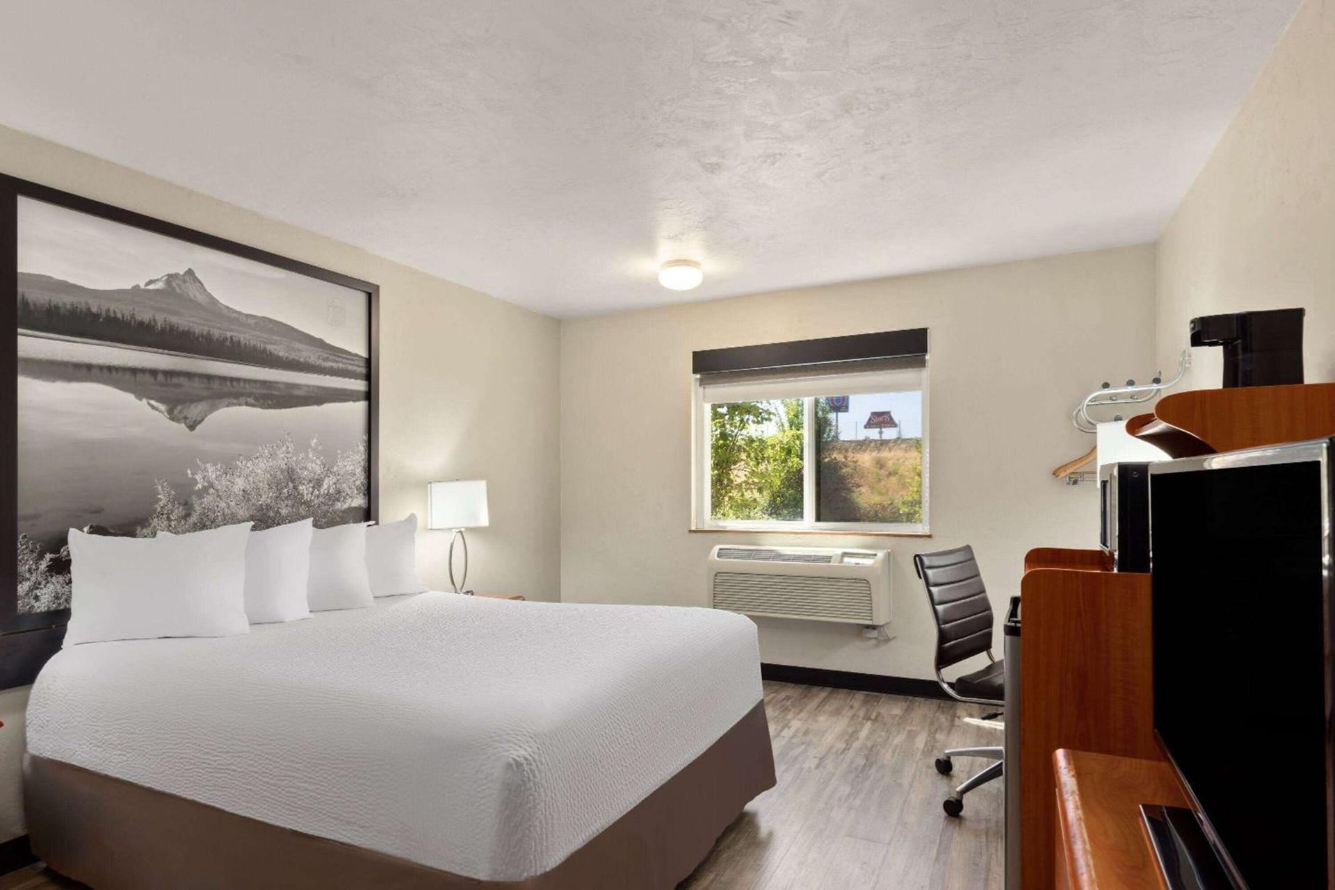 Super 8 by Wyndham Roseburg photo 10