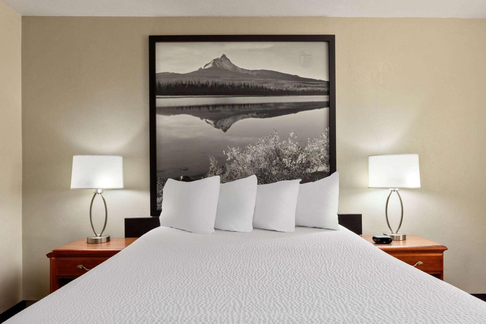 Super 8 by Wyndham Roseburg photo 11