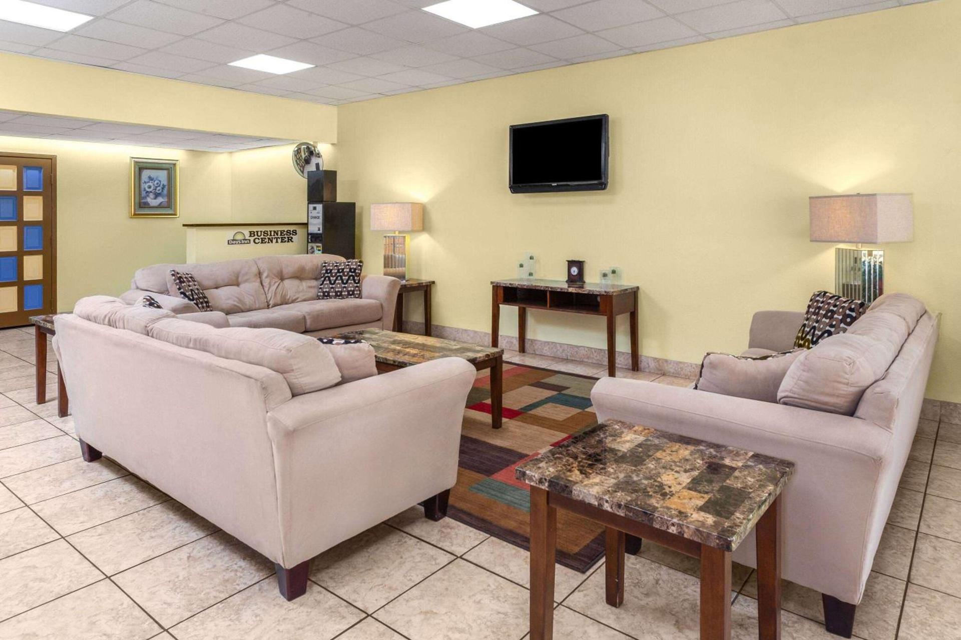 Days Inn by Wyndham Shelby photo 6