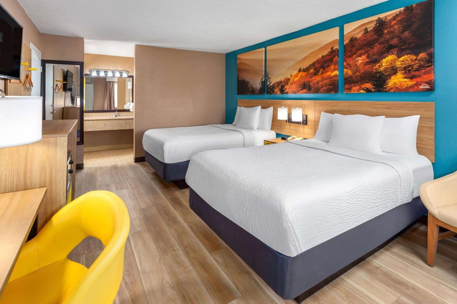 Days Inn by Wyndham Shelby photo 2