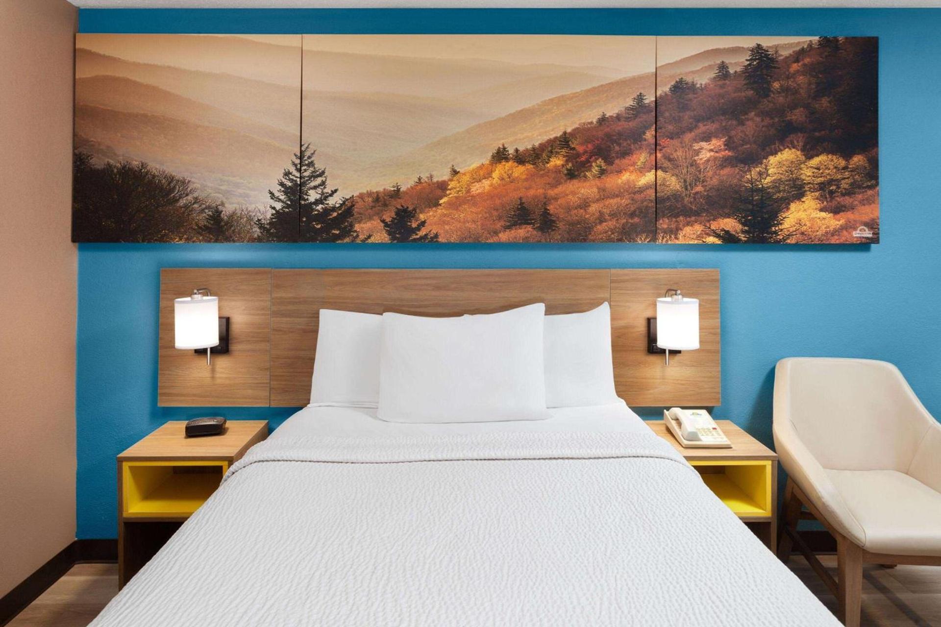 Days Inn by Wyndham Shelby photo 14