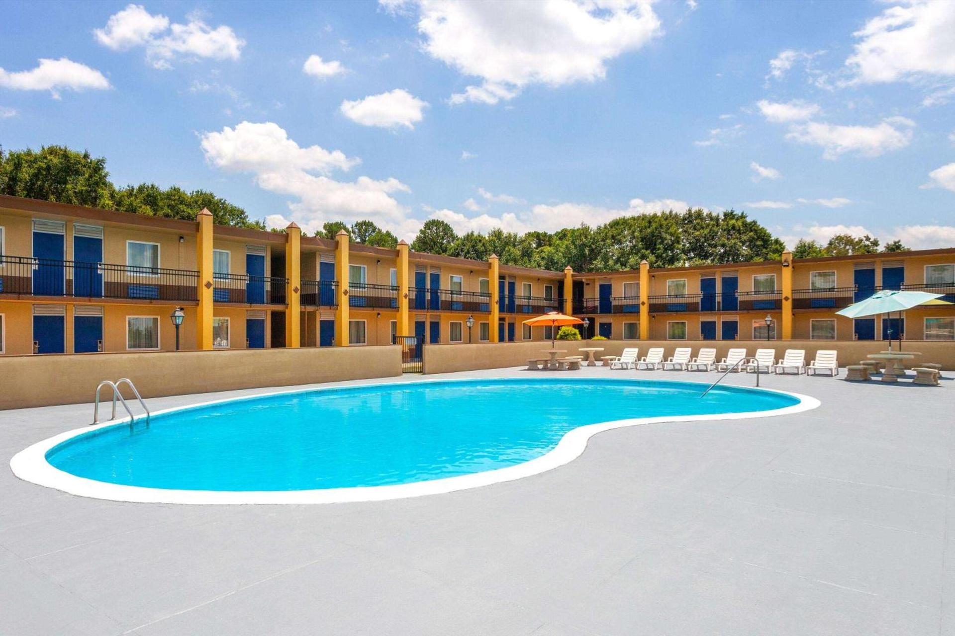 Days Inn by Wyndham Shelby photo 8