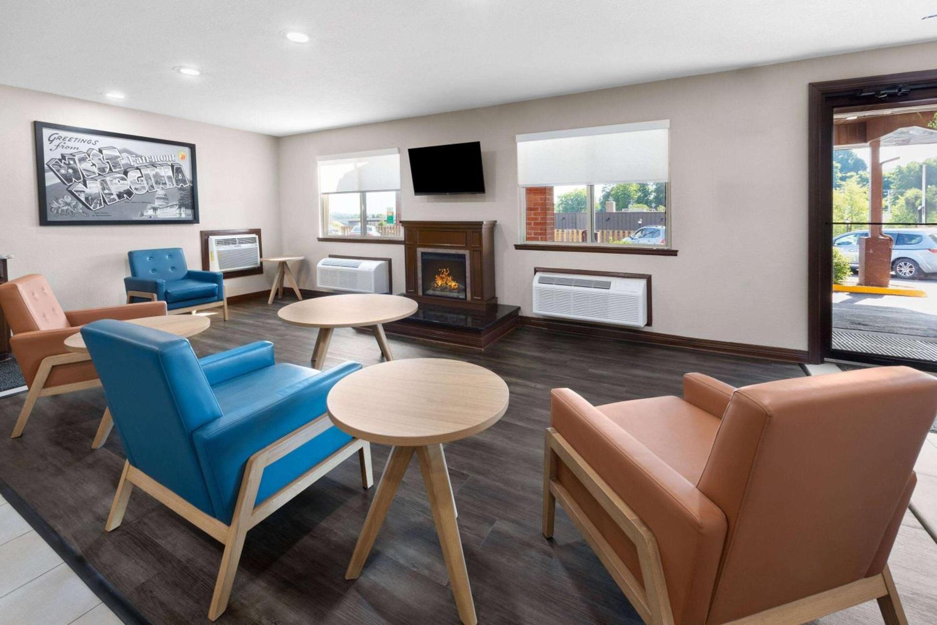 Super 8 by Wyndham Fairmont photo 5