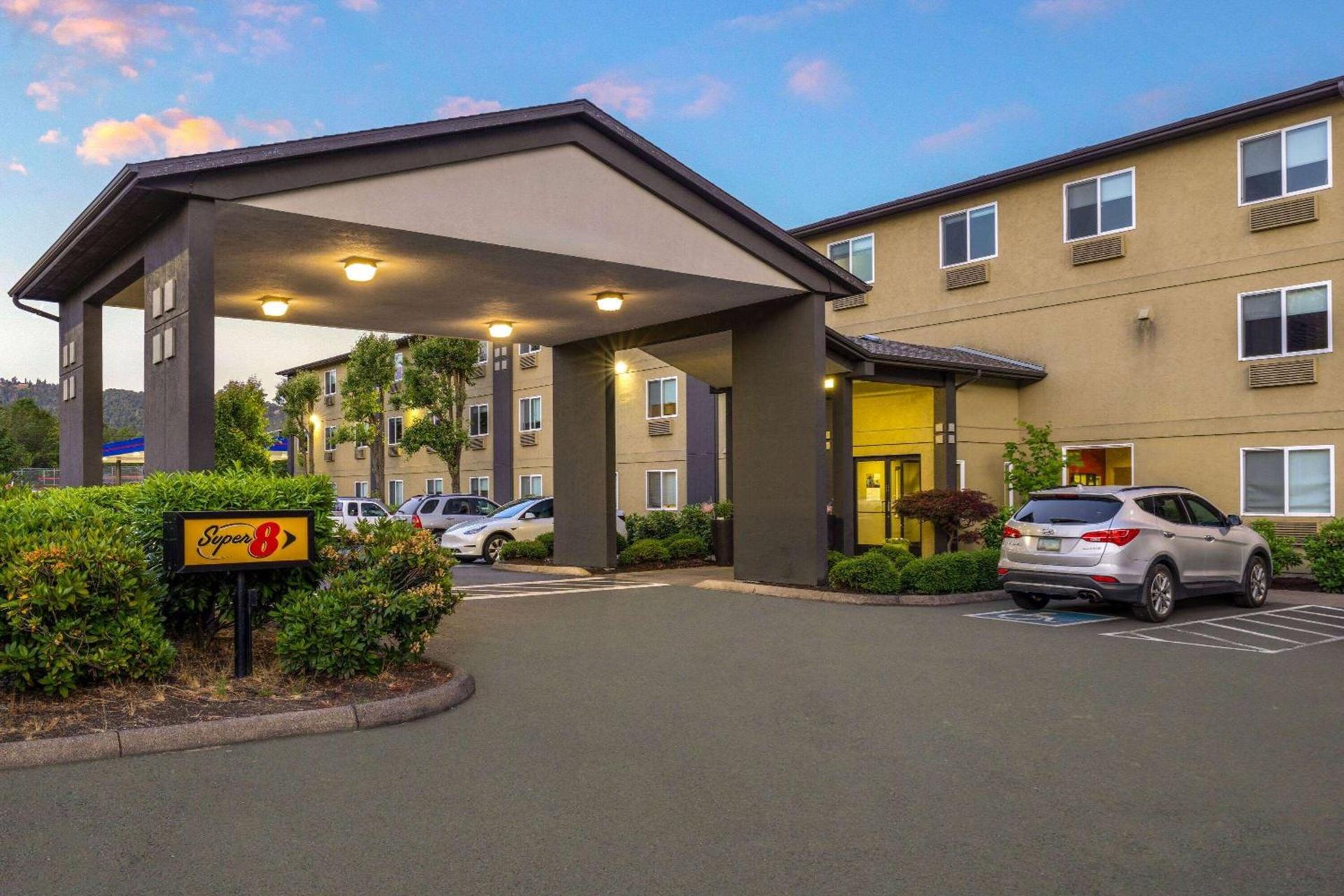 Super 8 by Wyndham Roseburg photo 5