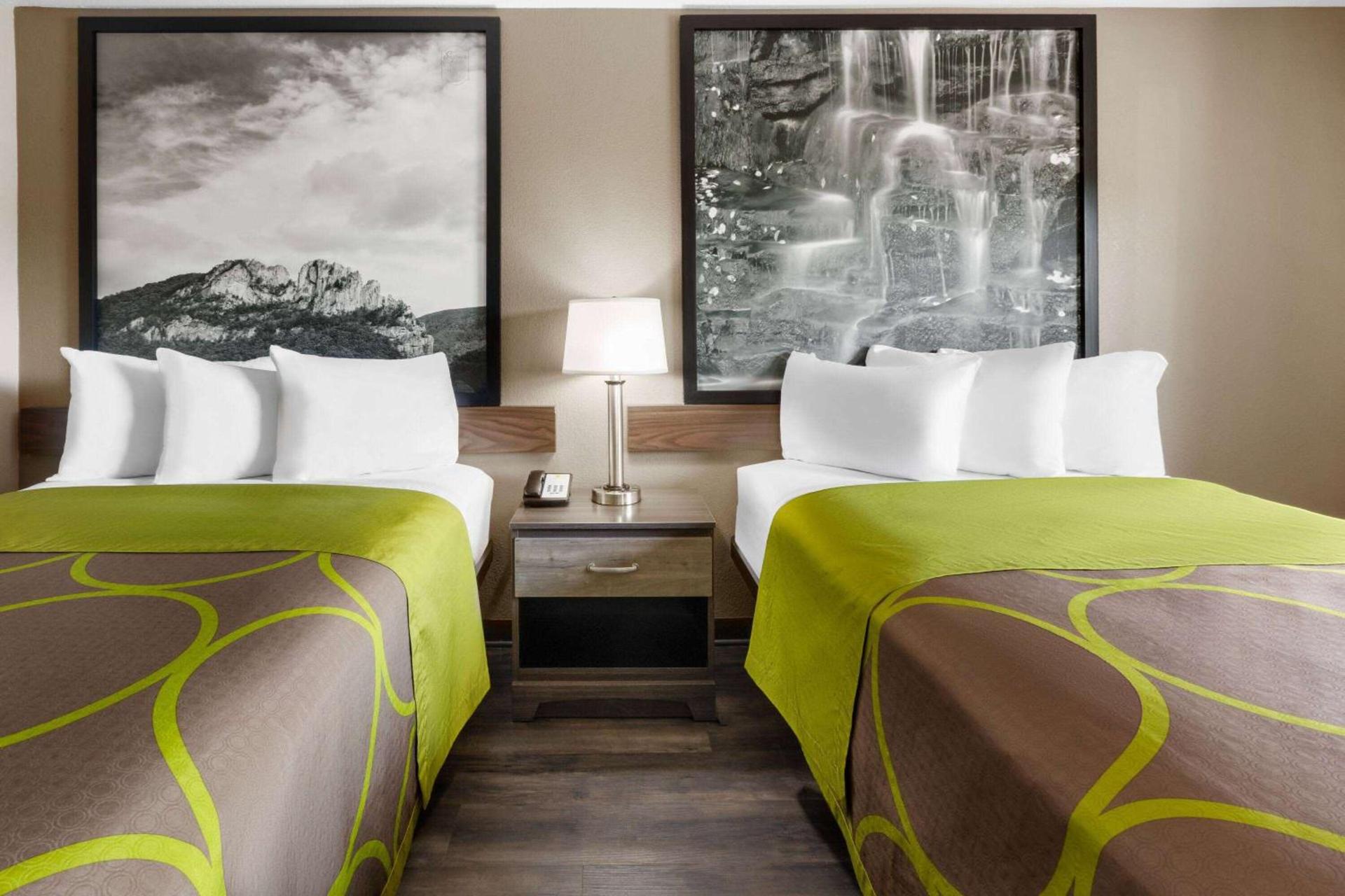 Super 8 by Wyndham Fairmont photo 9
