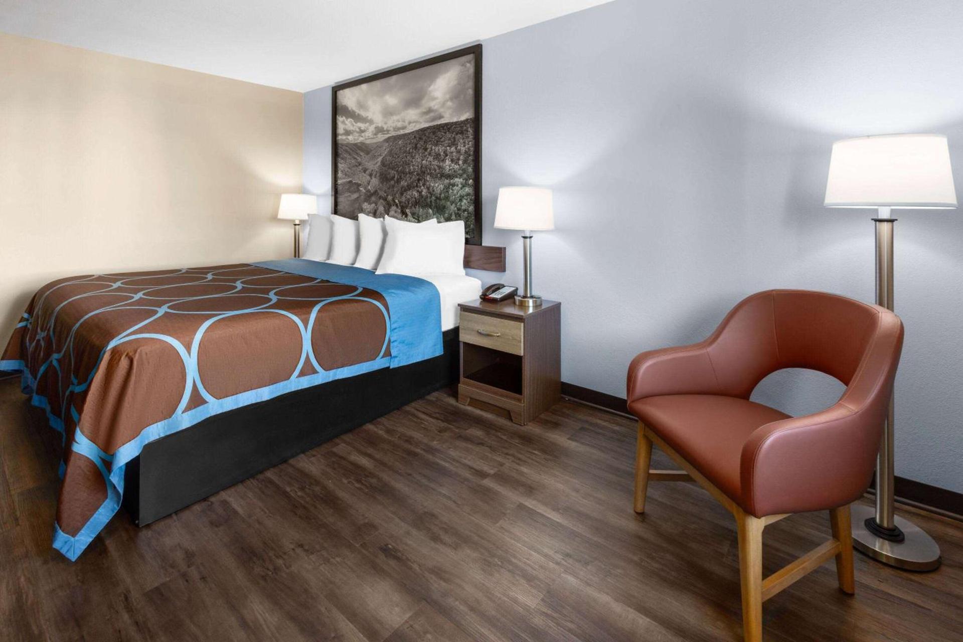 Super 8 by Wyndham Fairmont photo 14