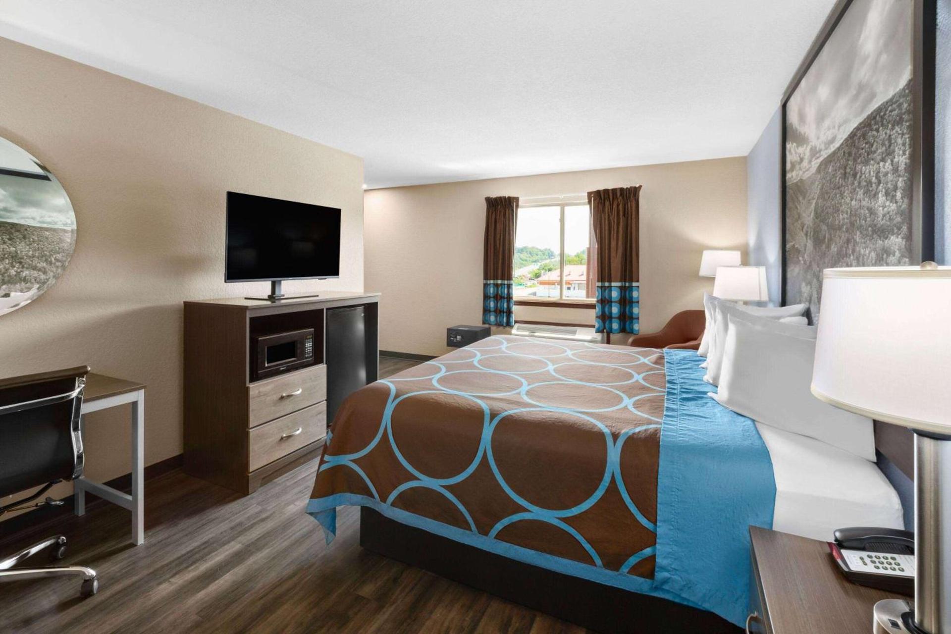 Super 8 by Wyndham Fairmont photo 18