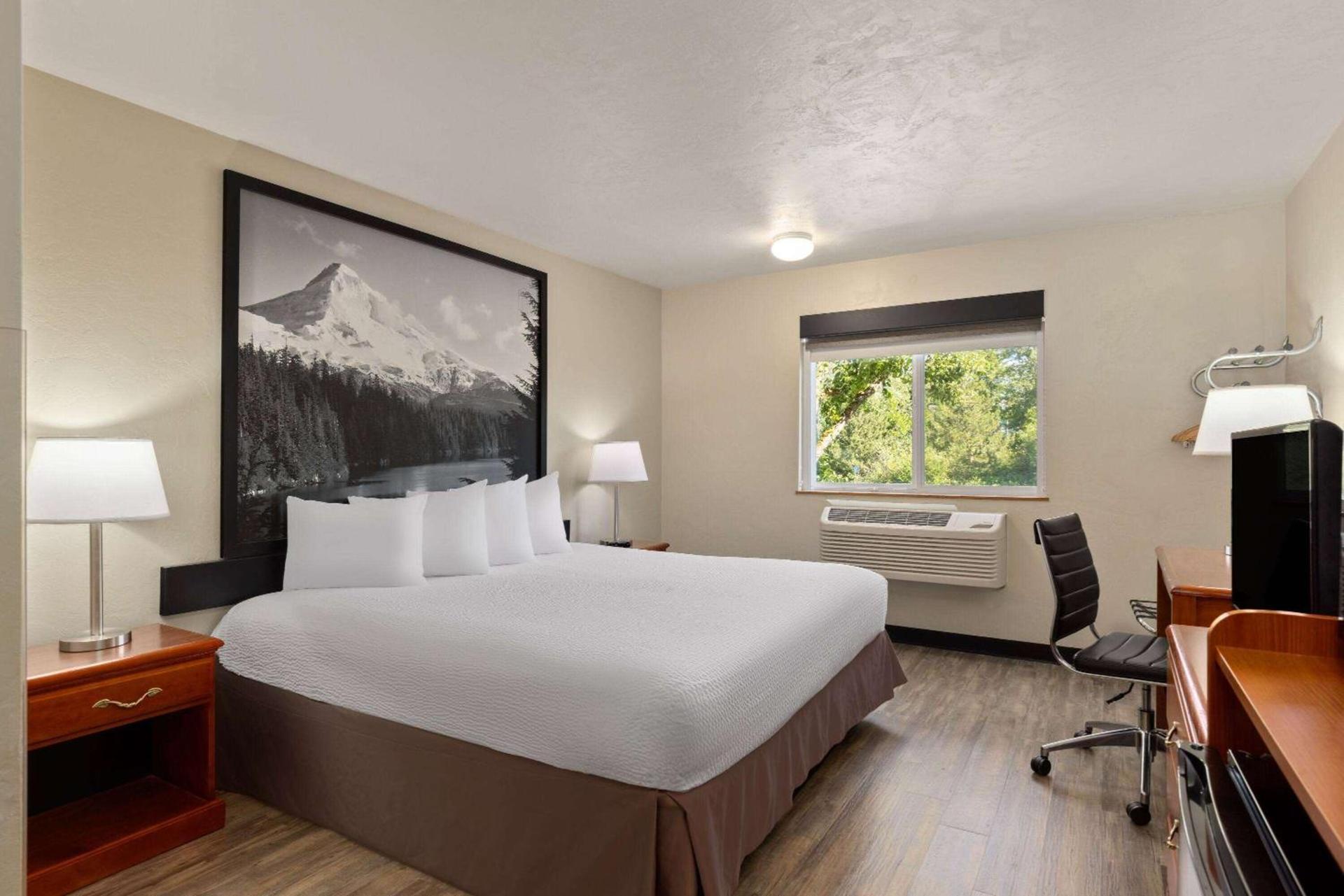 Super 8 by Wyndham Roseburg photo 16