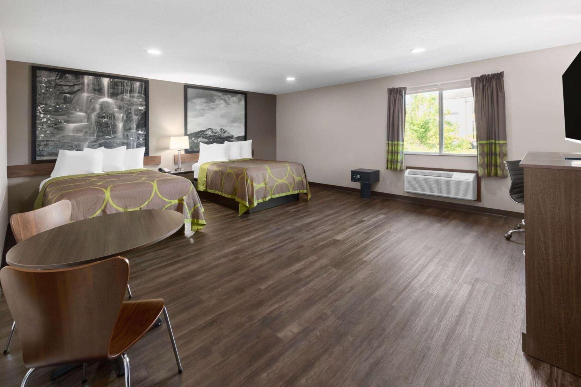 Super 8 by Wyndham Fairmont photo 23