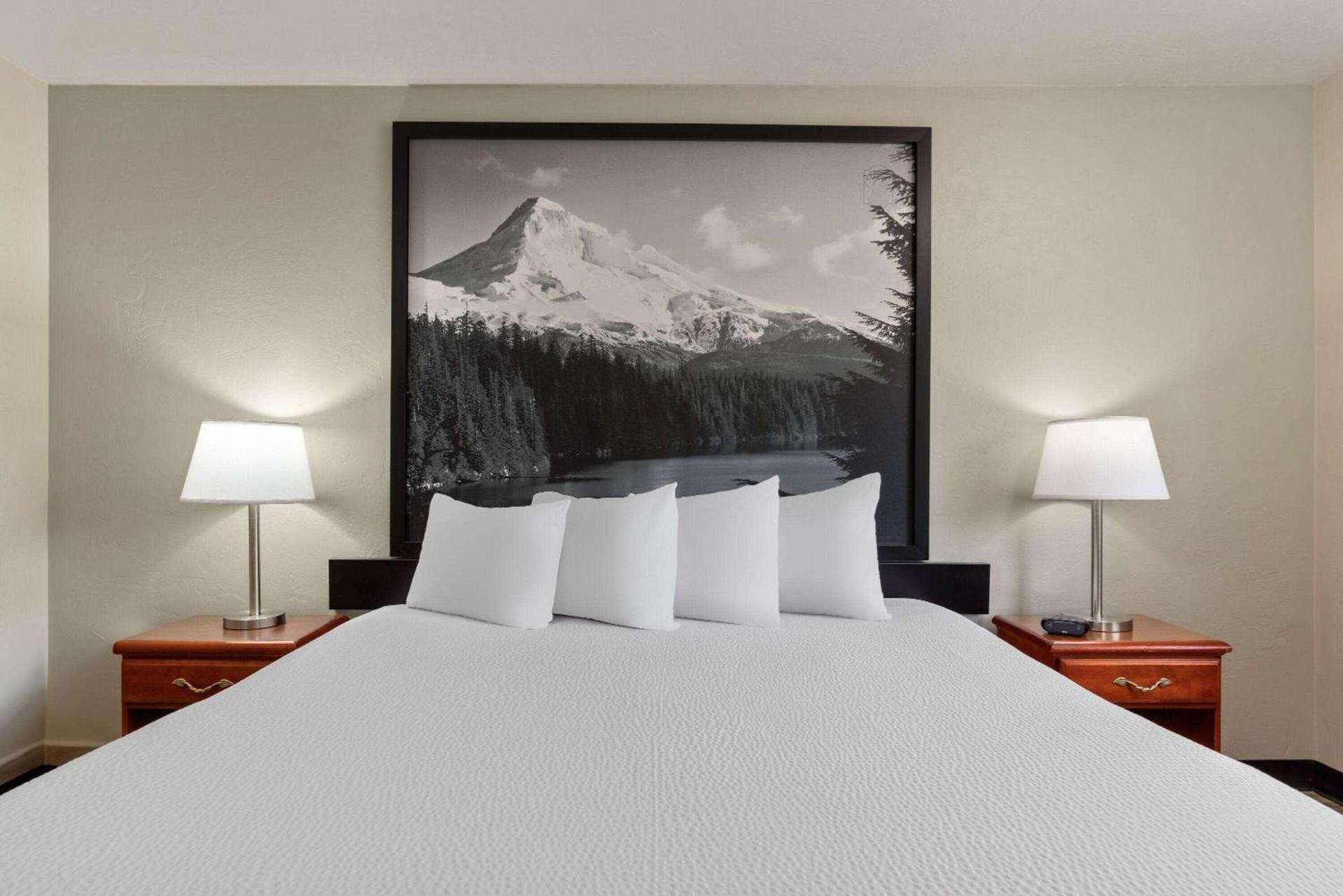 Super 8 by Wyndham Roseburg photo 18